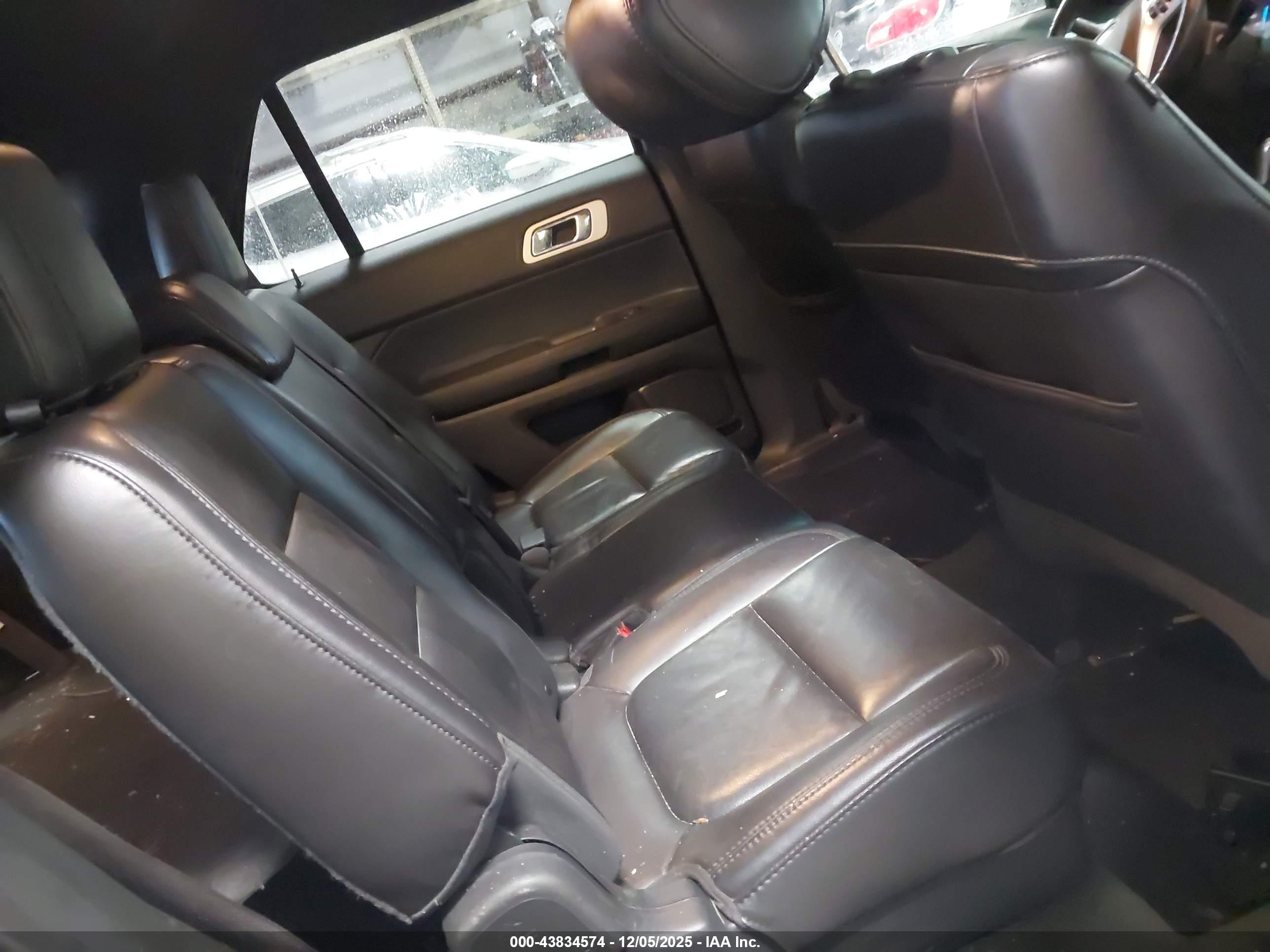 FORD EXPLORER image 8