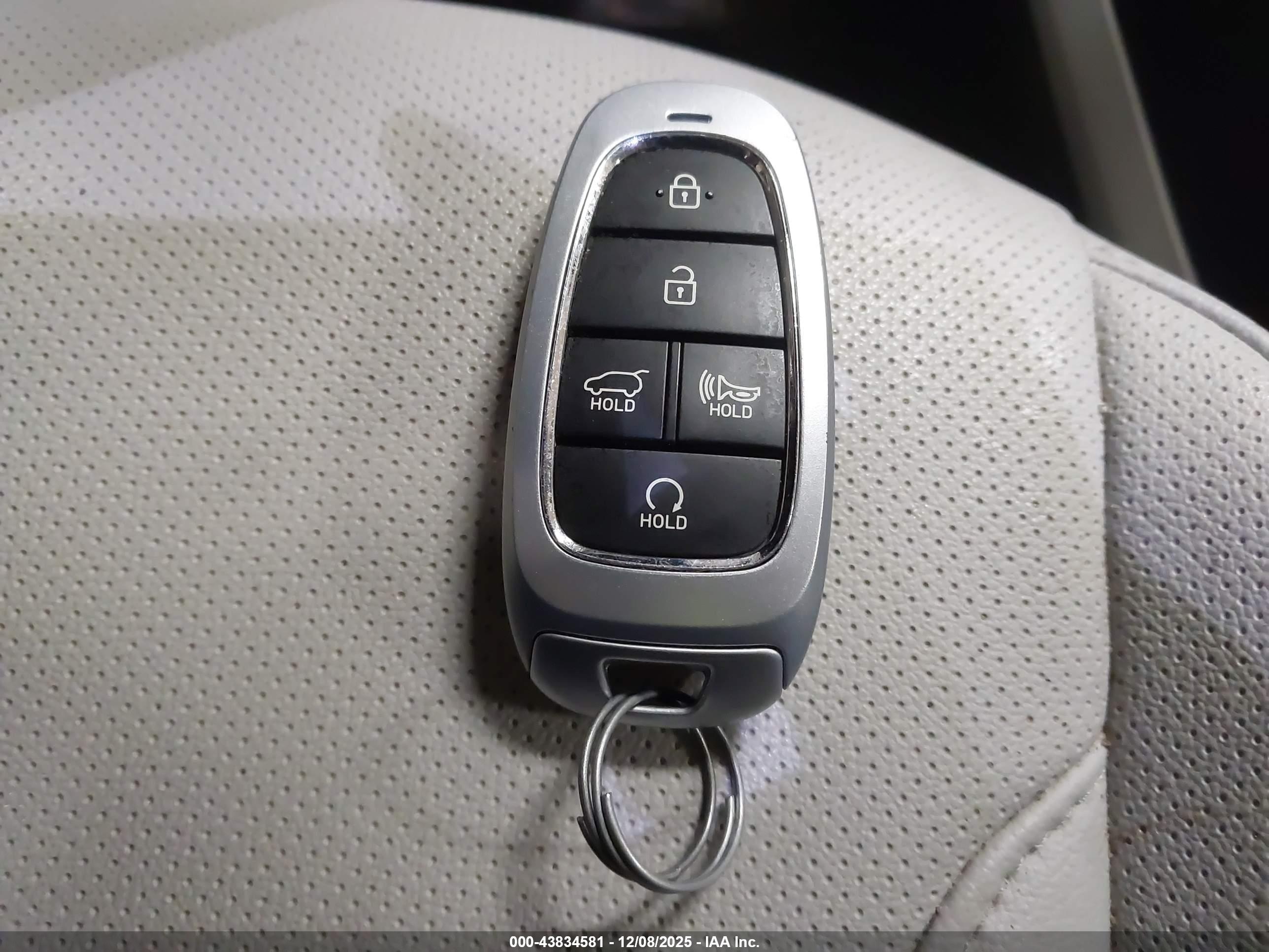 HYUNDAI TUCSON image 11
