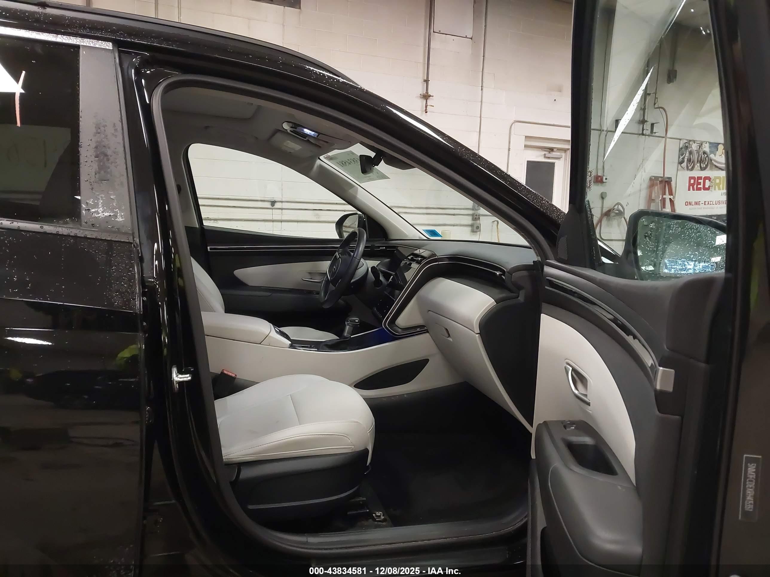 HYUNDAI TUCSON image 5