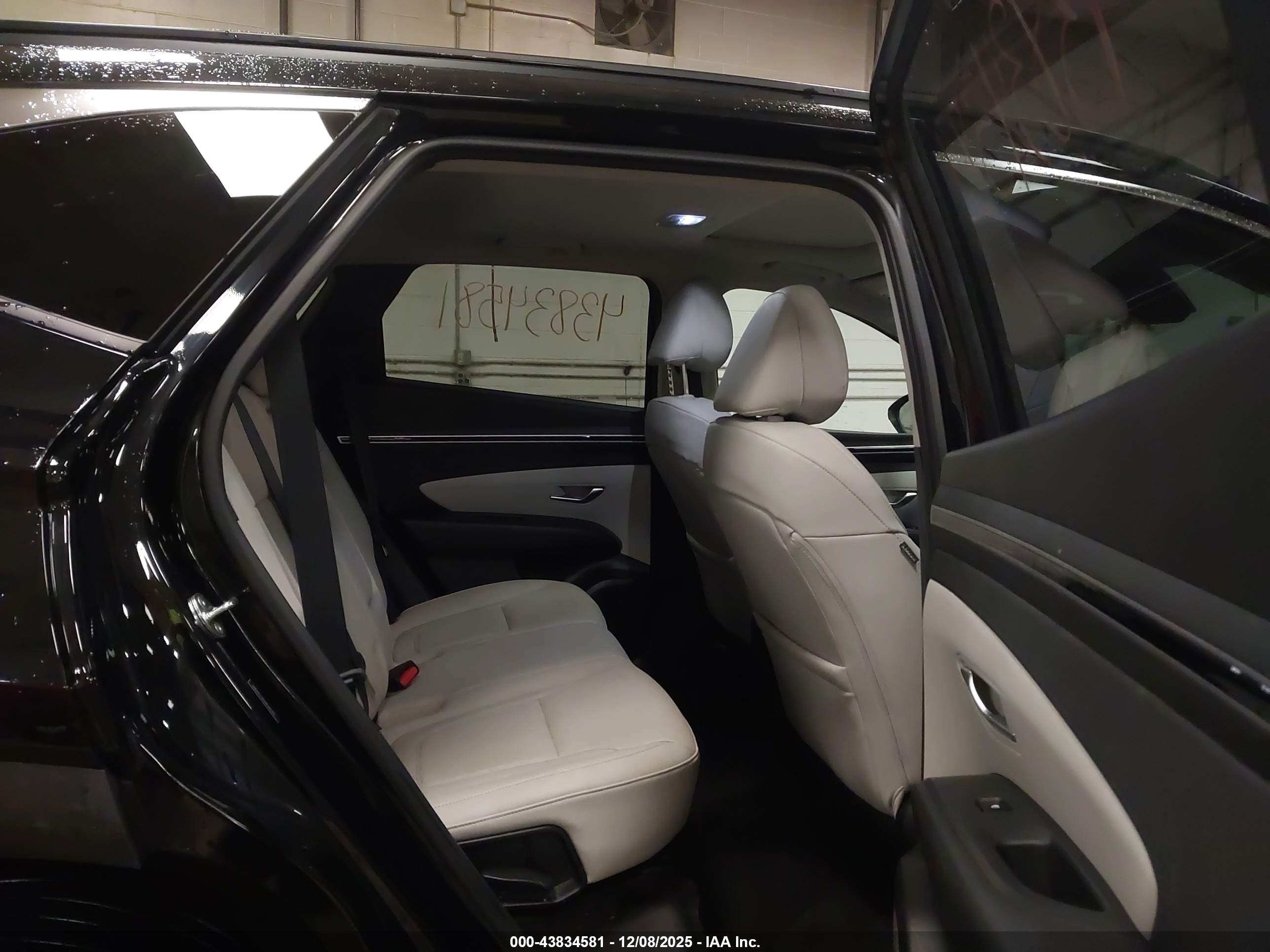HYUNDAI TUCSON image 8