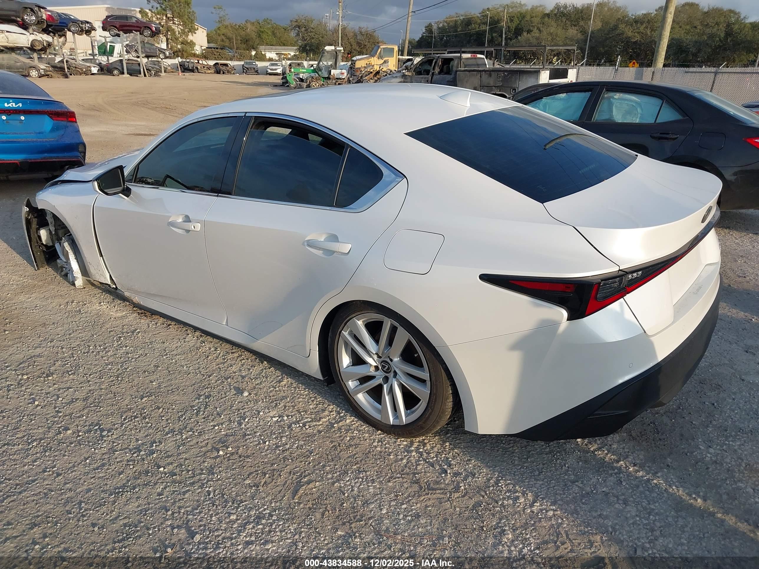LEXUS IS image 3