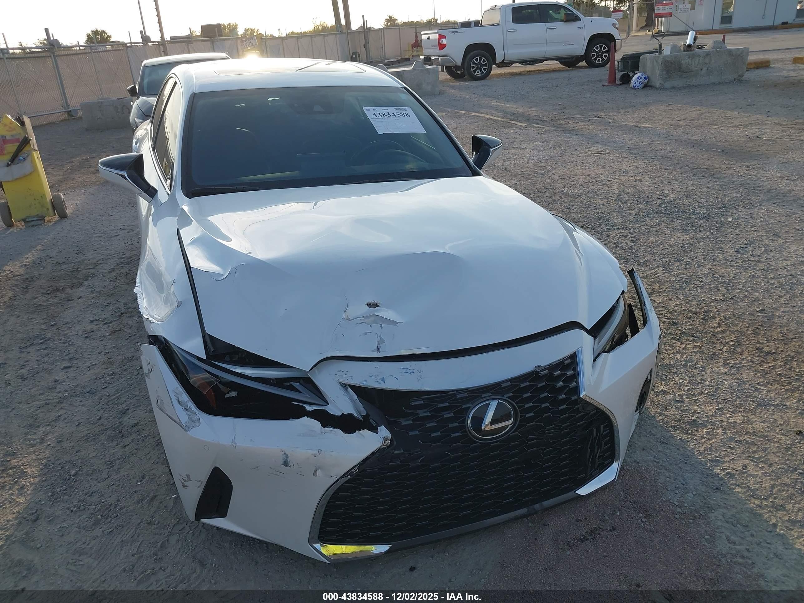 LEXUS IS image 6