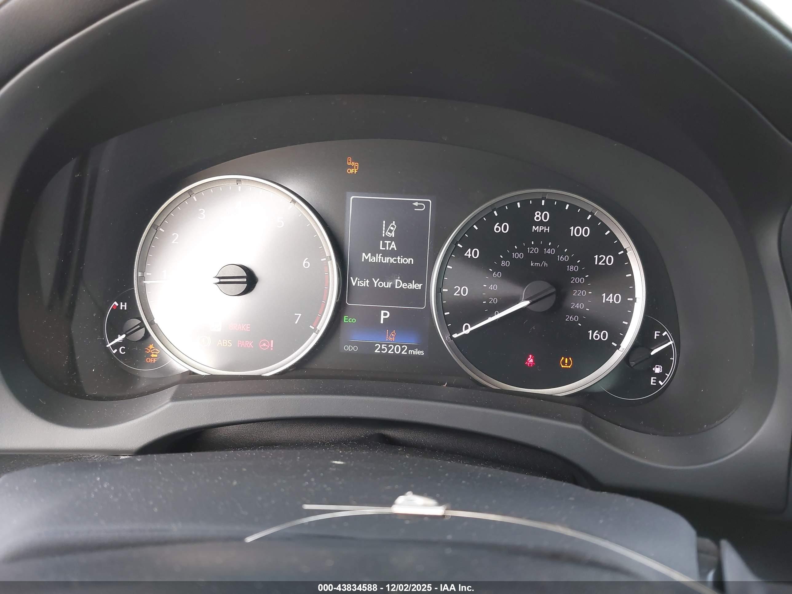 LEXUS IS image 7