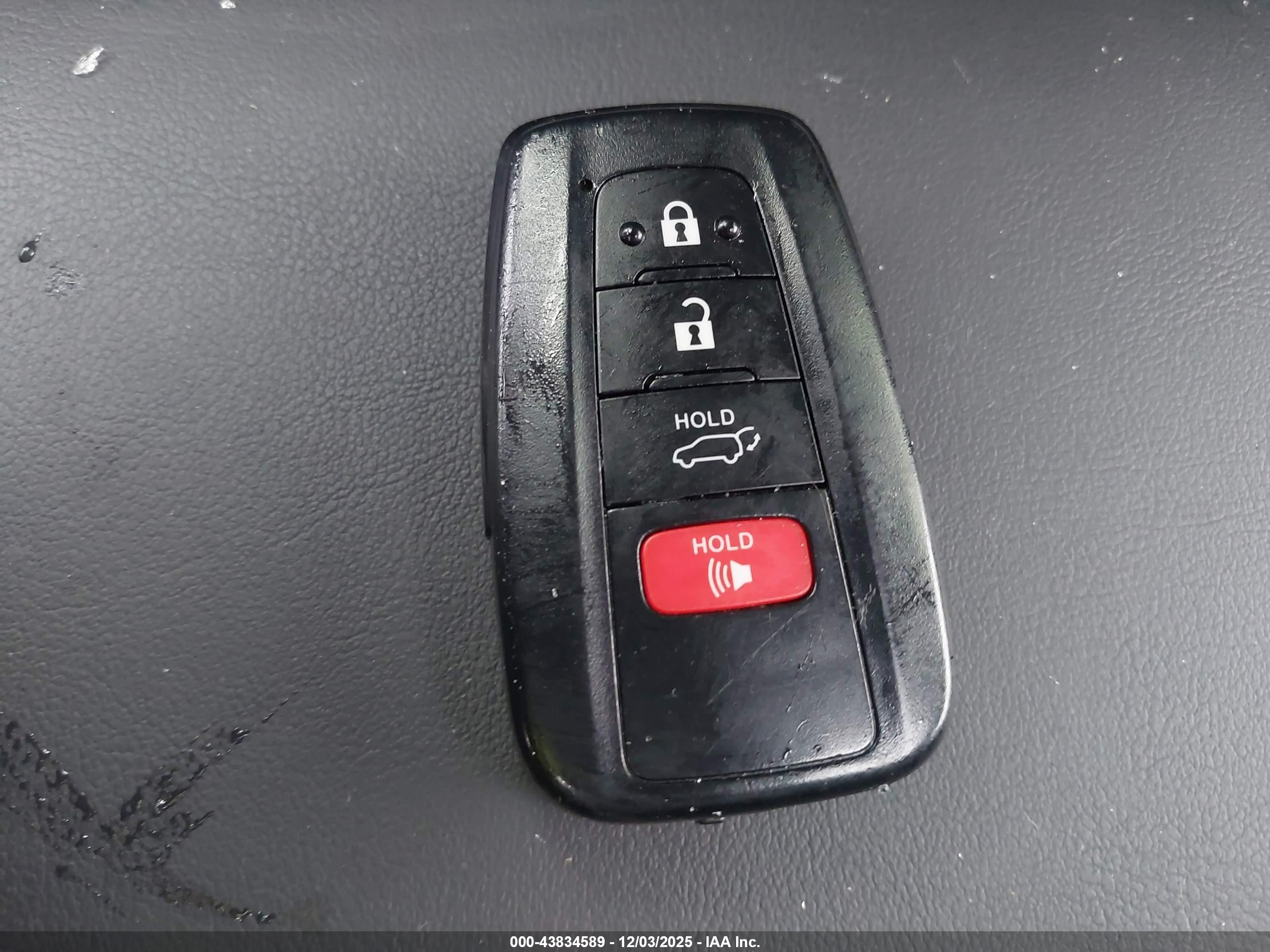 TOYOTA RAV4 image 11