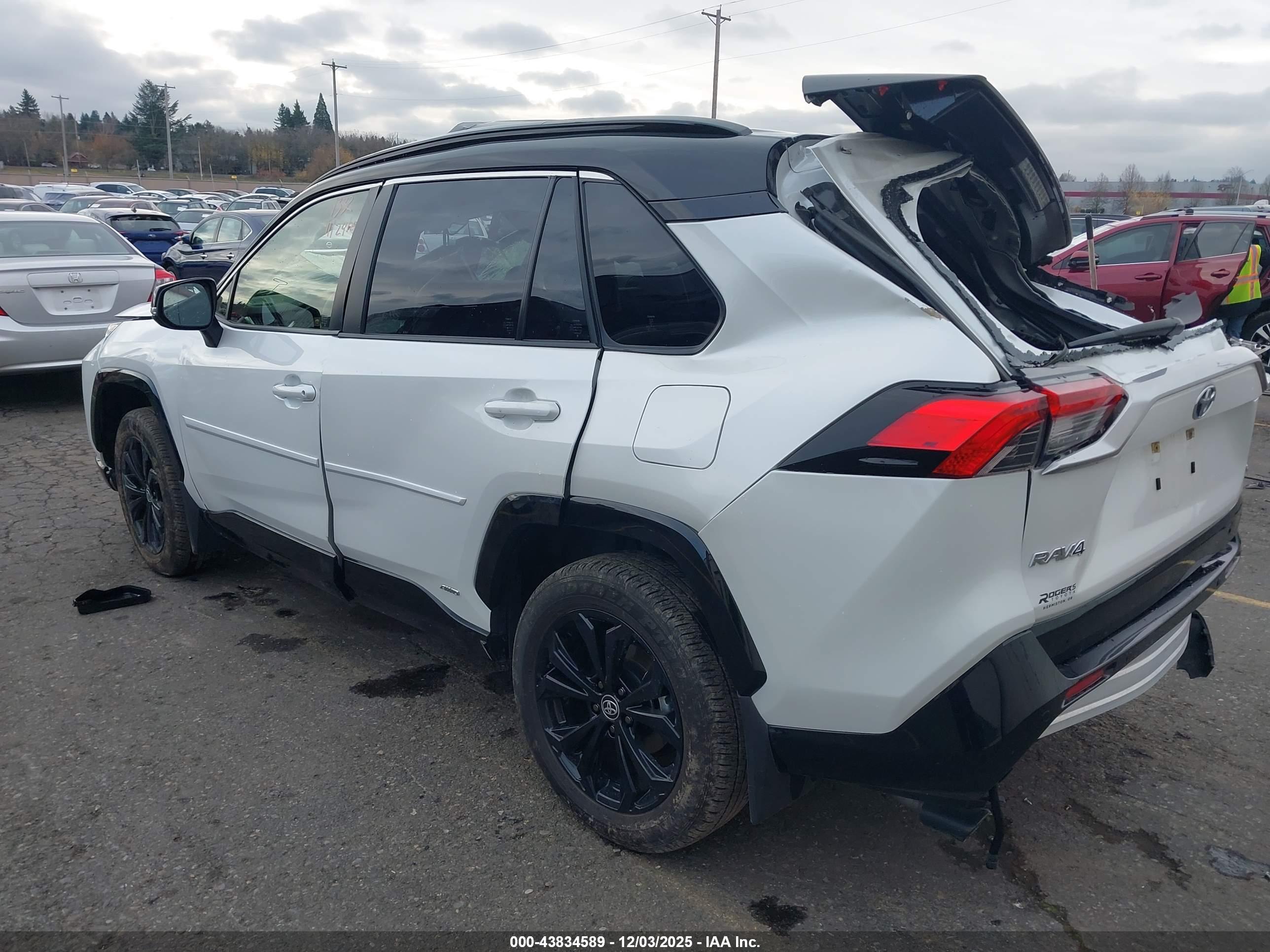 TOYOTA RAV4 image 3