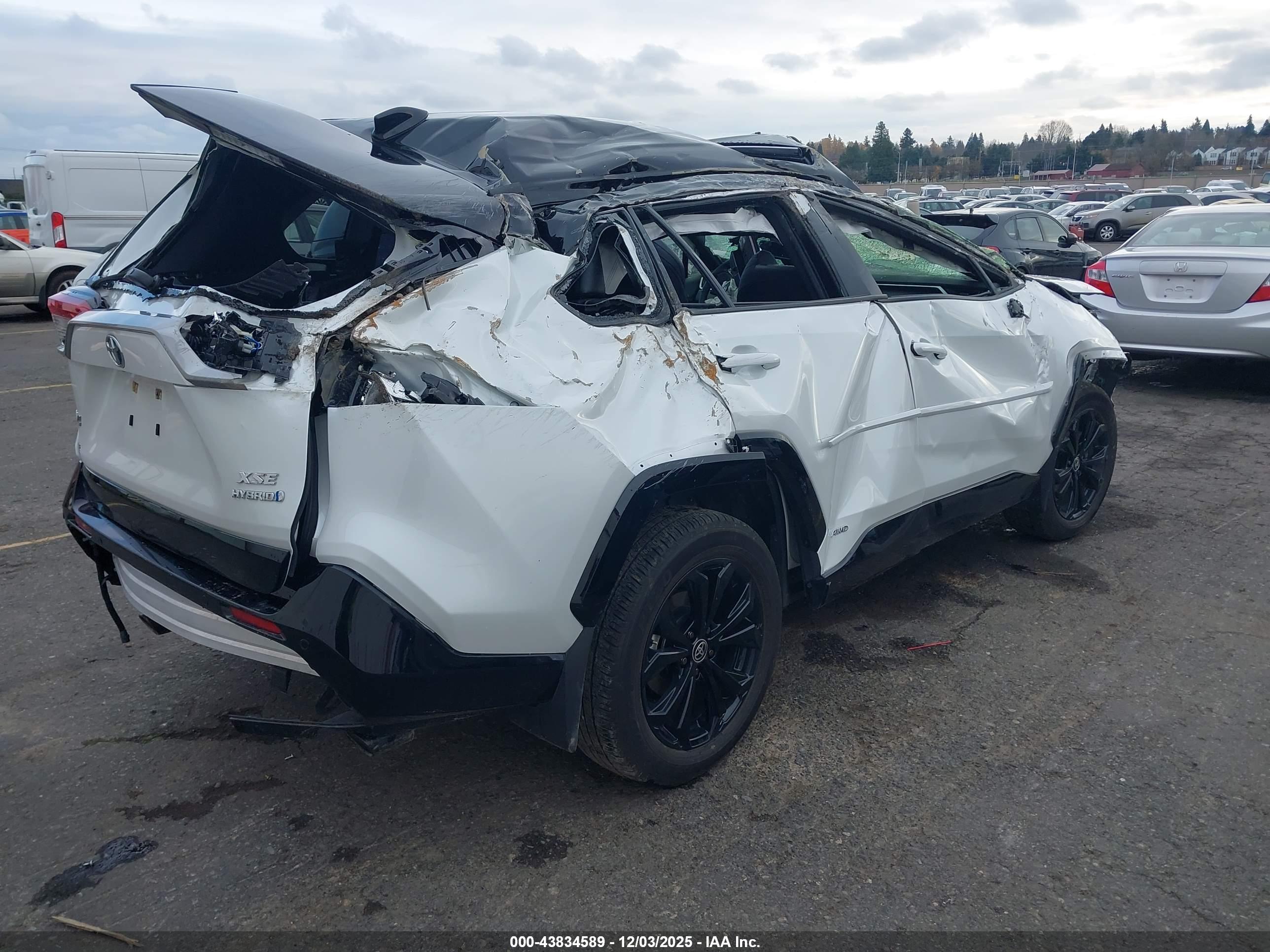 TOYOTA RAV4 image 4