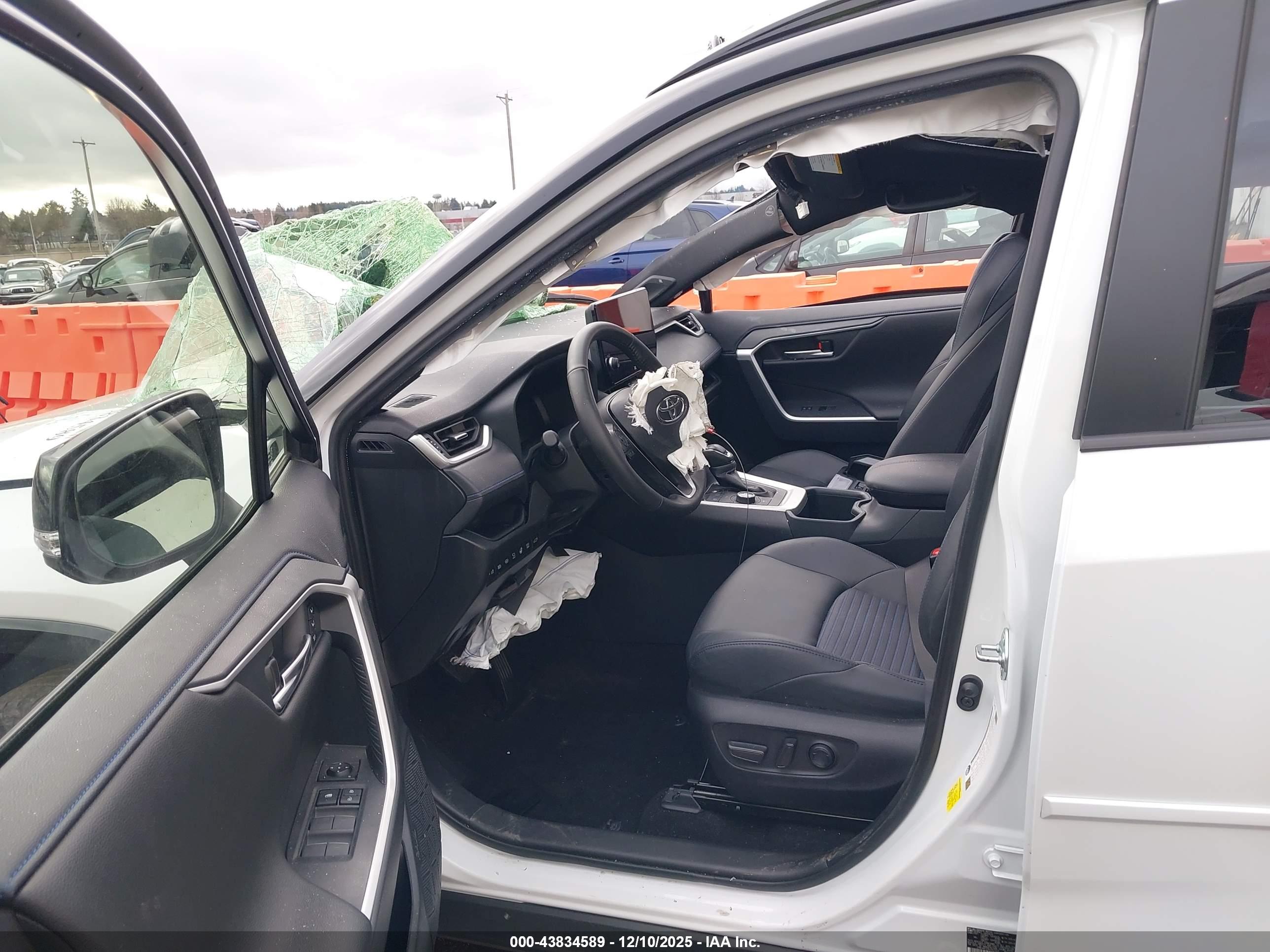 TOYOTA RAV4 image 5