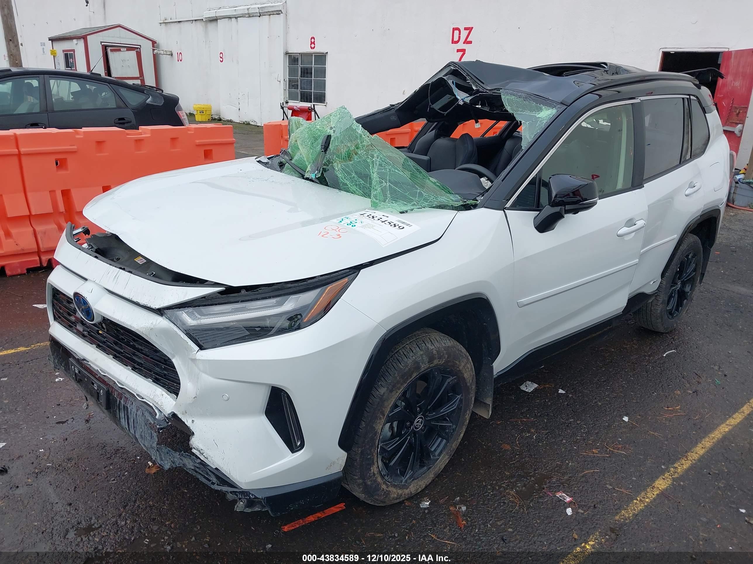 TOYOTA RAV4 image 6