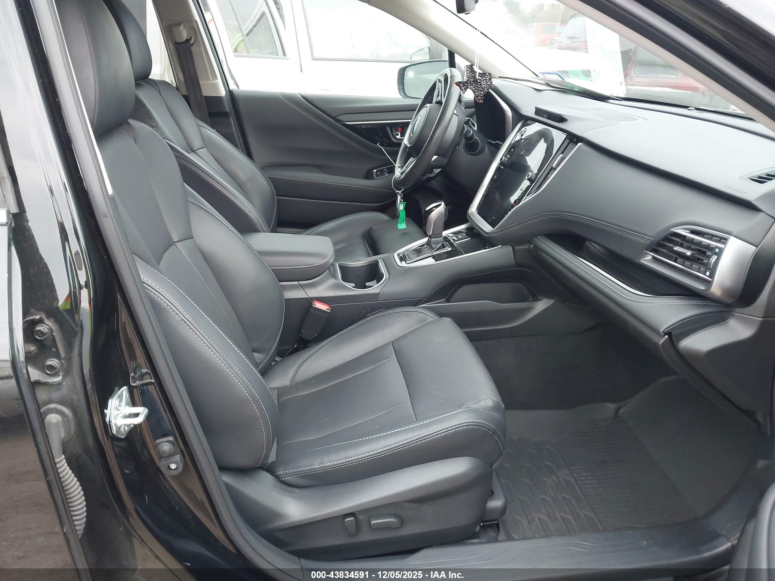 SUBARU OUTBACK image 5
