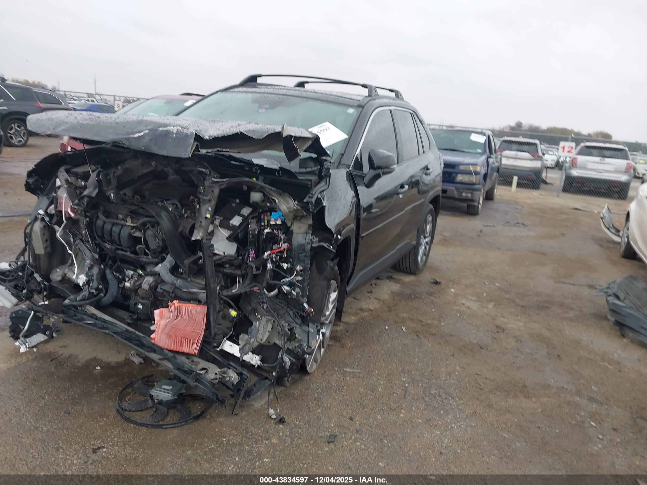 TOYOTA RAV4 image 2