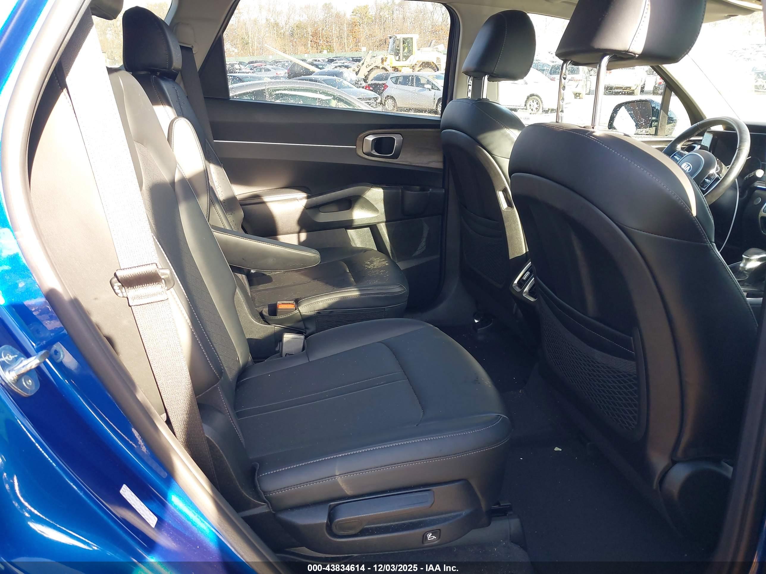 KIA SORENTO image 8