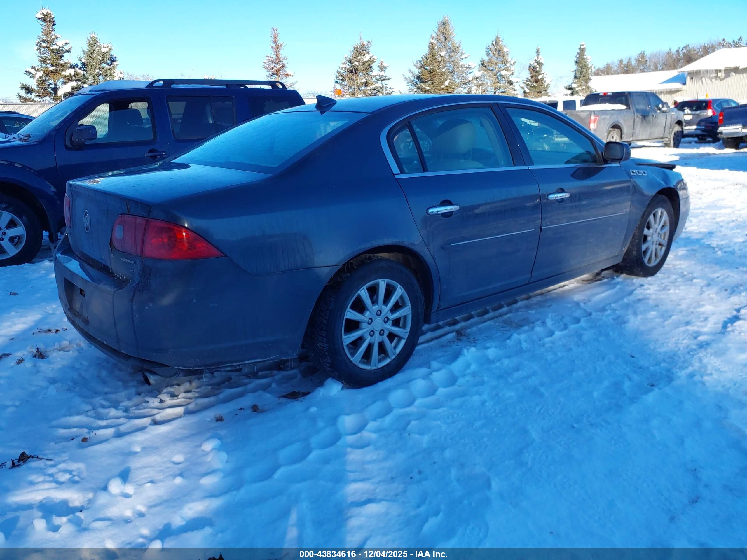 BUICK LUCERNE image 4