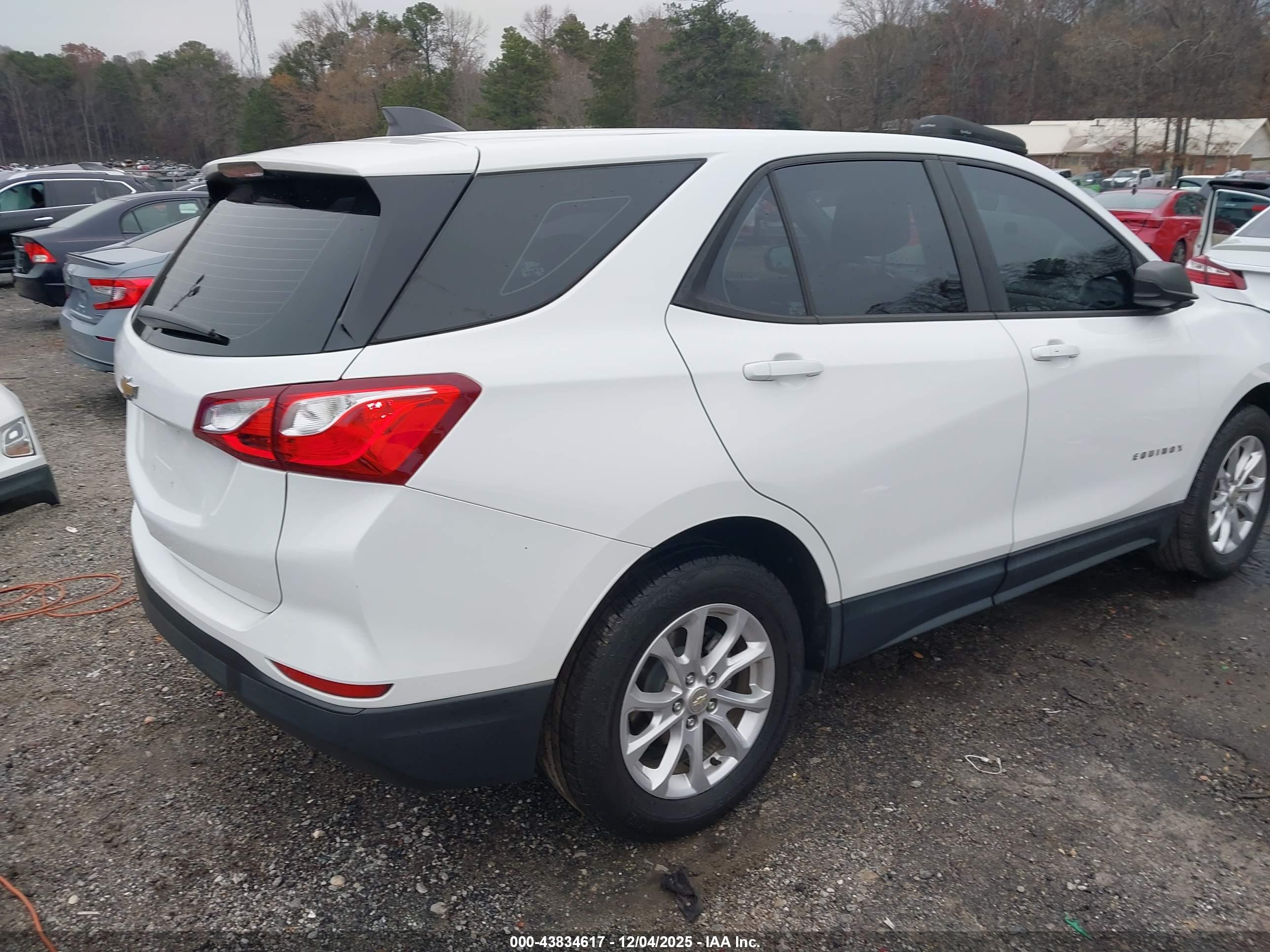 CHEVROLET EQUINOX image 4