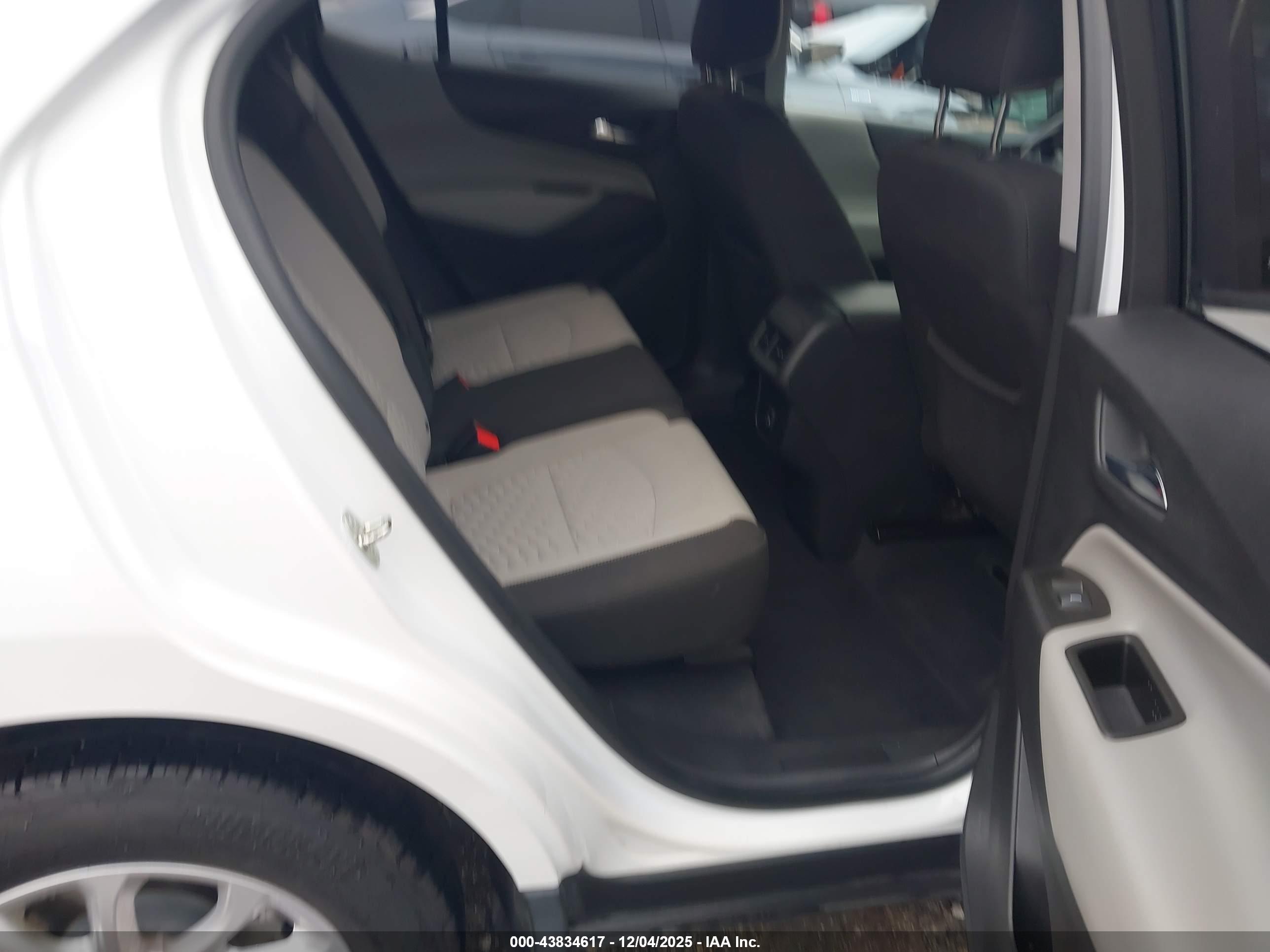 CHEVROLET EQUINOX image 8