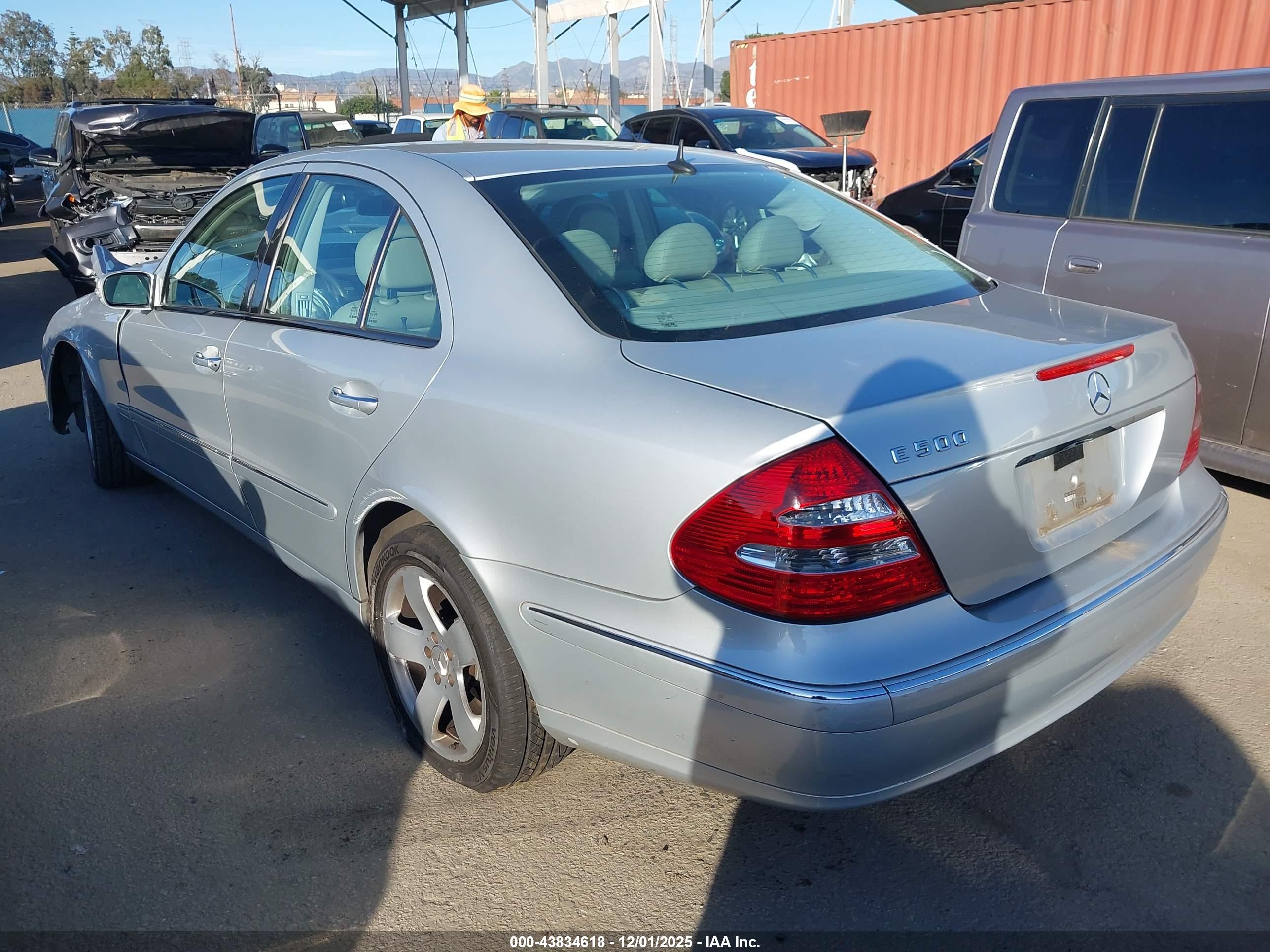 MERCEDES-BENZ E image 3