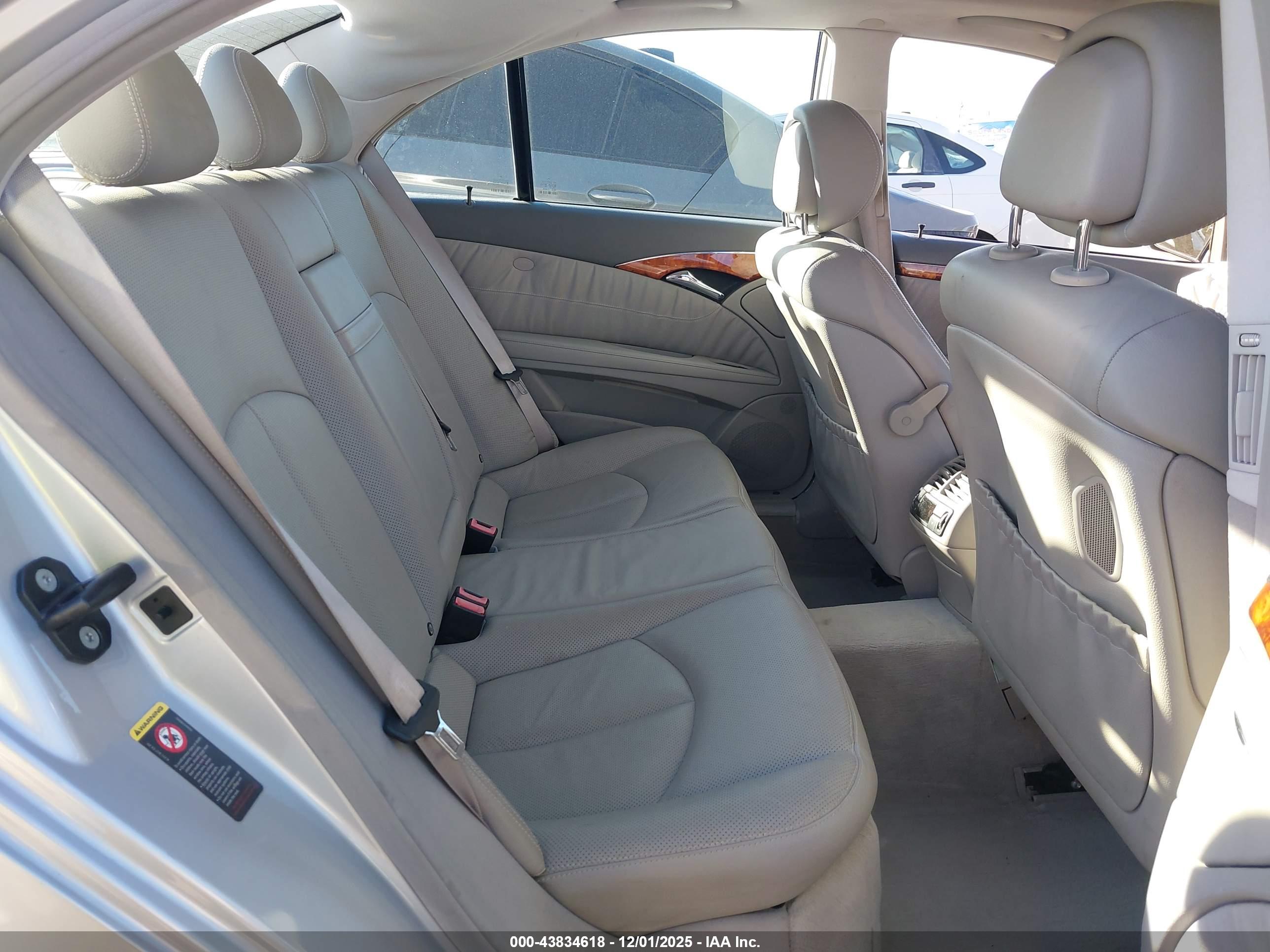 MERCEDES-BENZ E image 8
