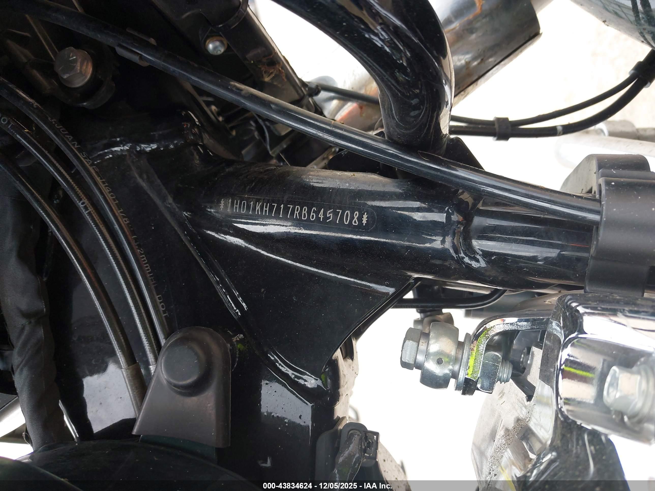 HARLEY-DAVIDSON FLTRX image 10