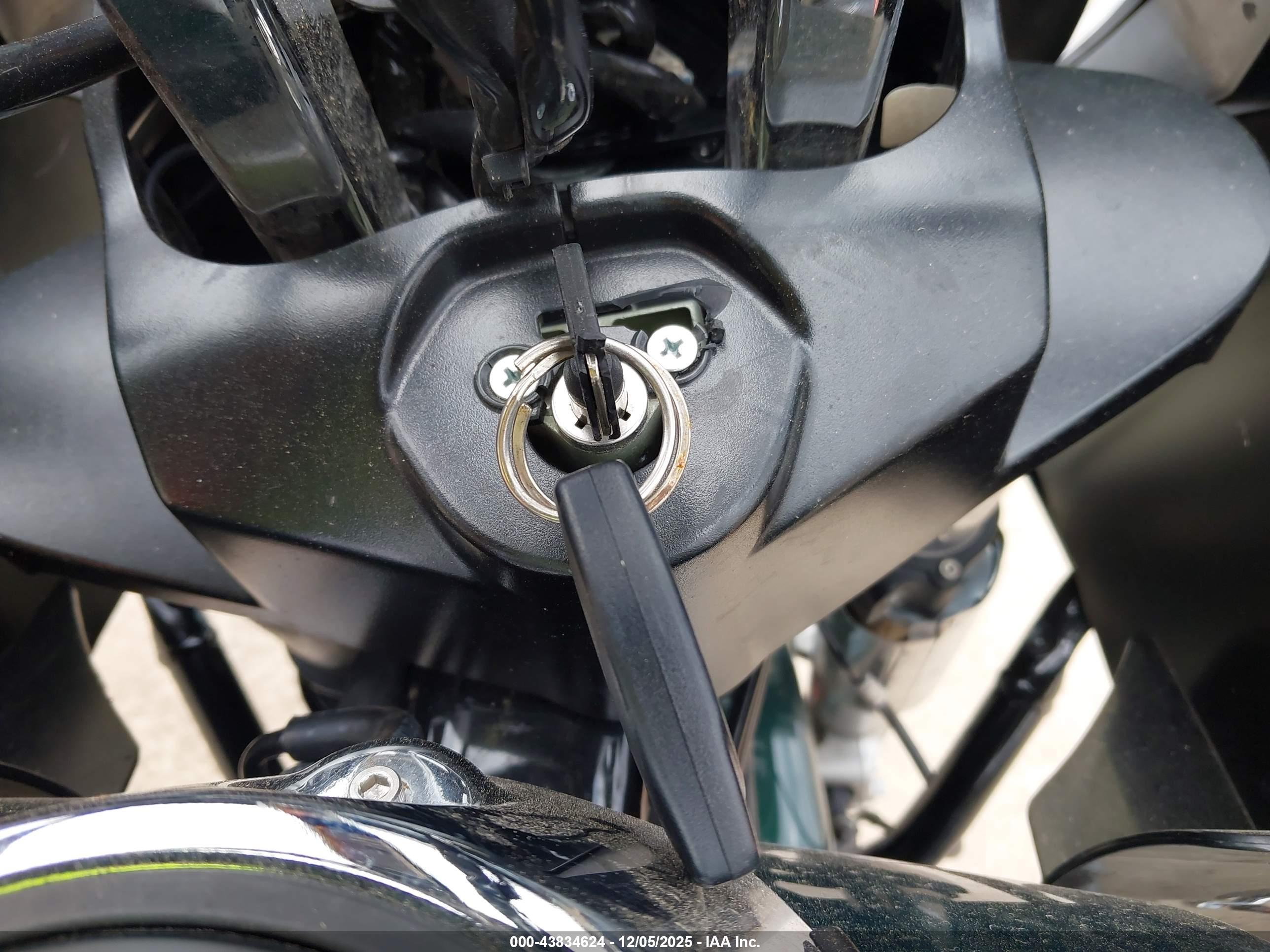 HARLEY-DAVIDSON FLTRX image 11