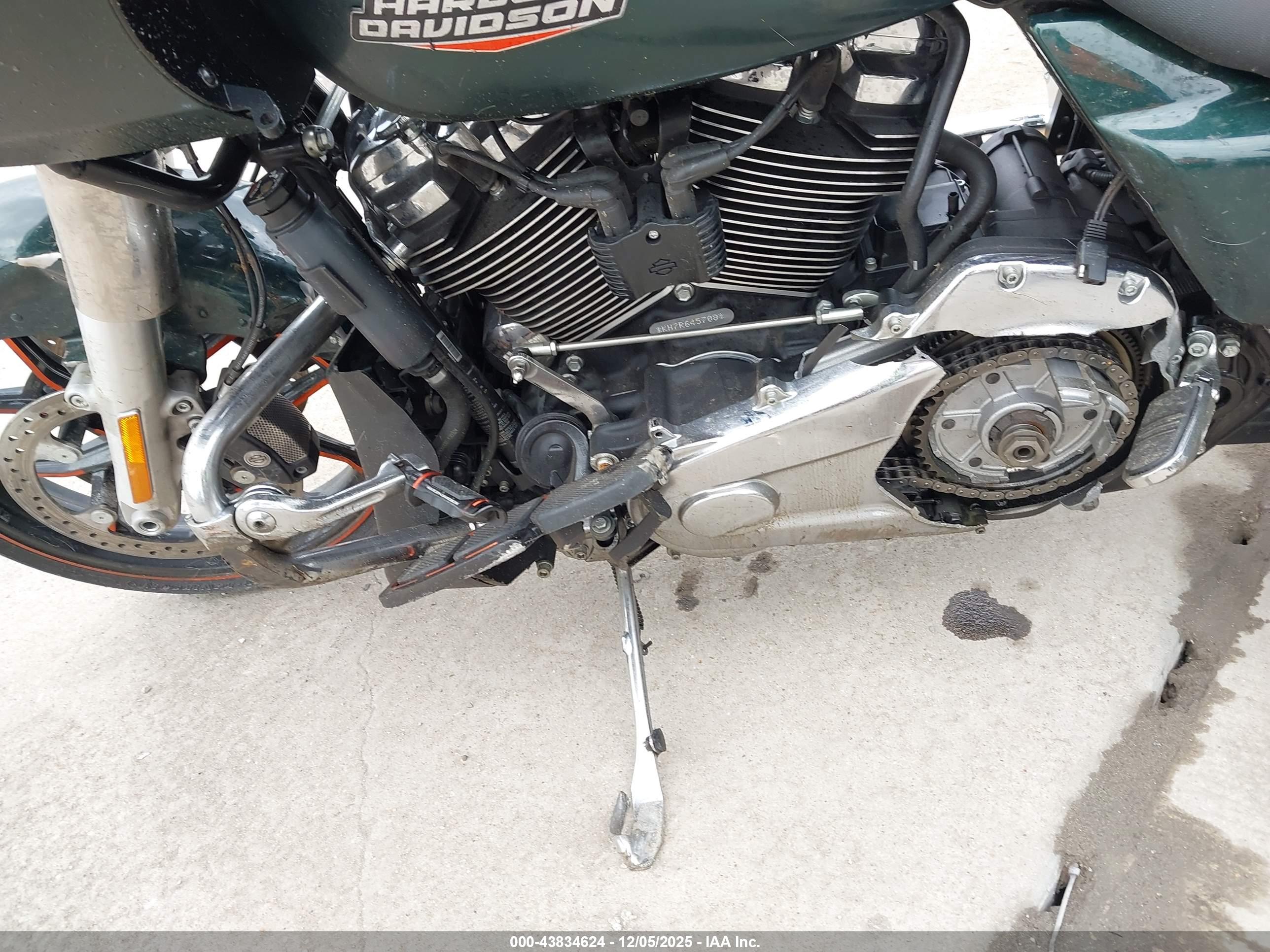 HARLEY-DAVIDSON FLTRX image 9