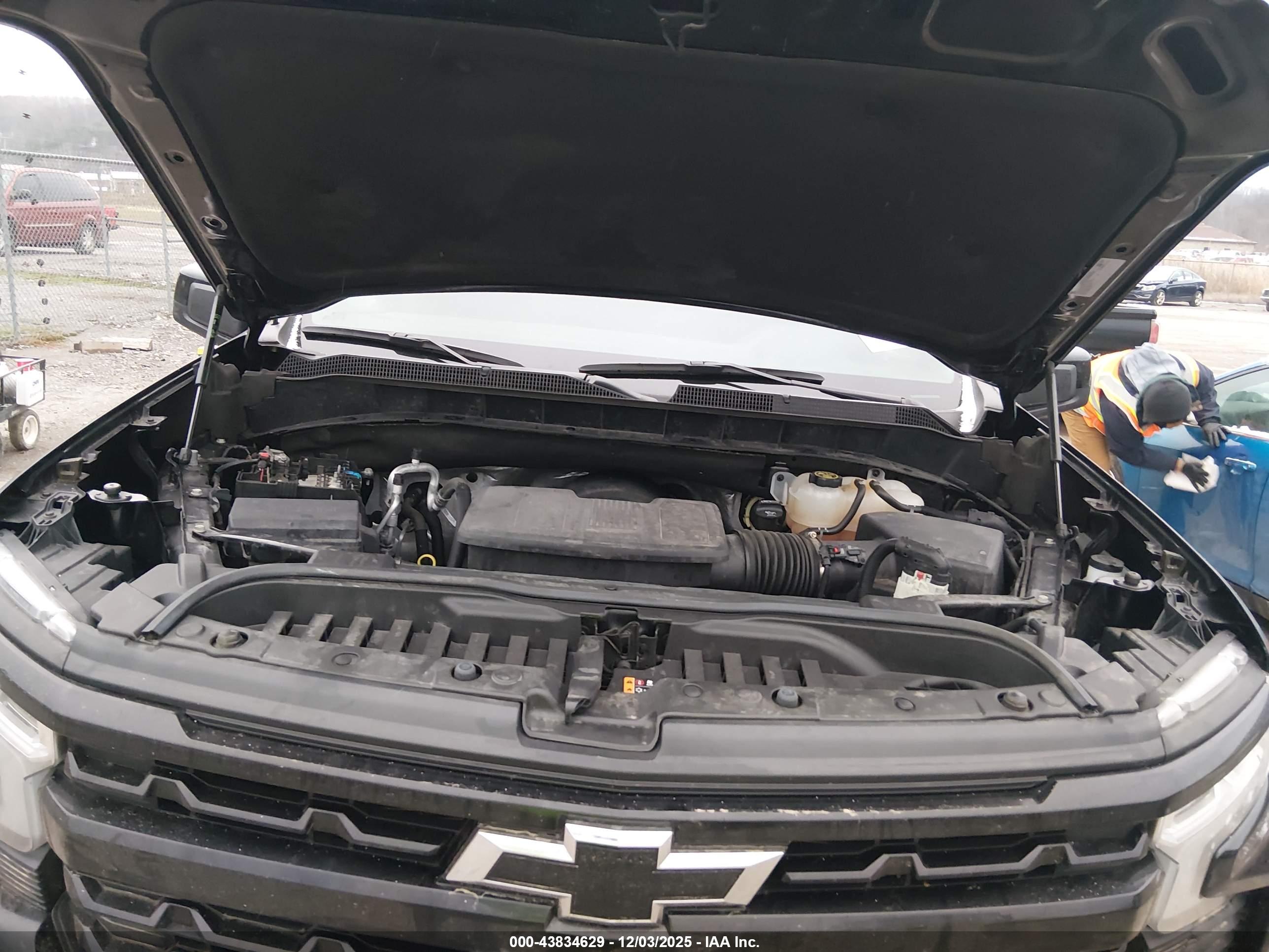 CHEVROLET SILVERADO image 10