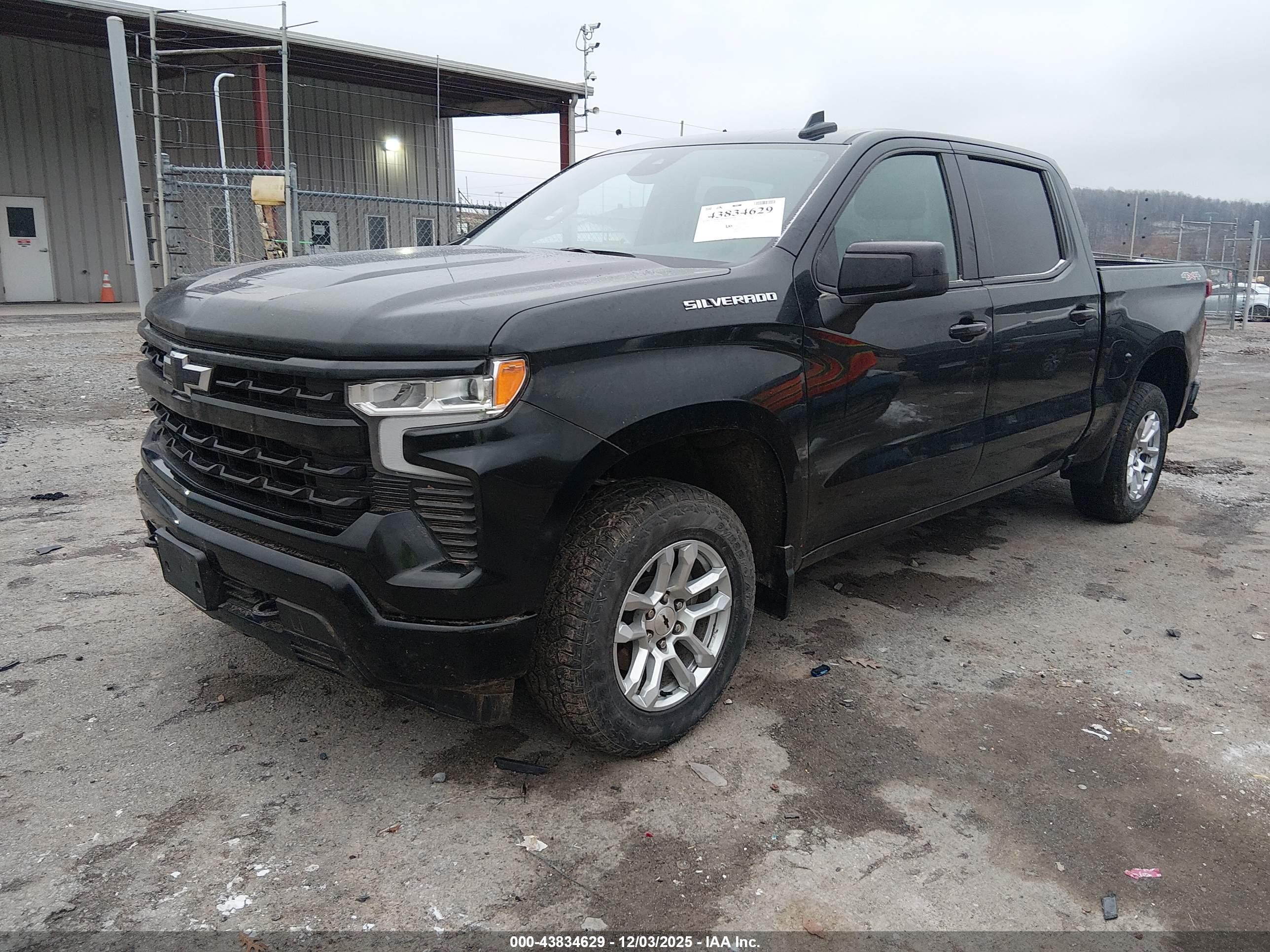 CHEVROLET SILVERADO image 2