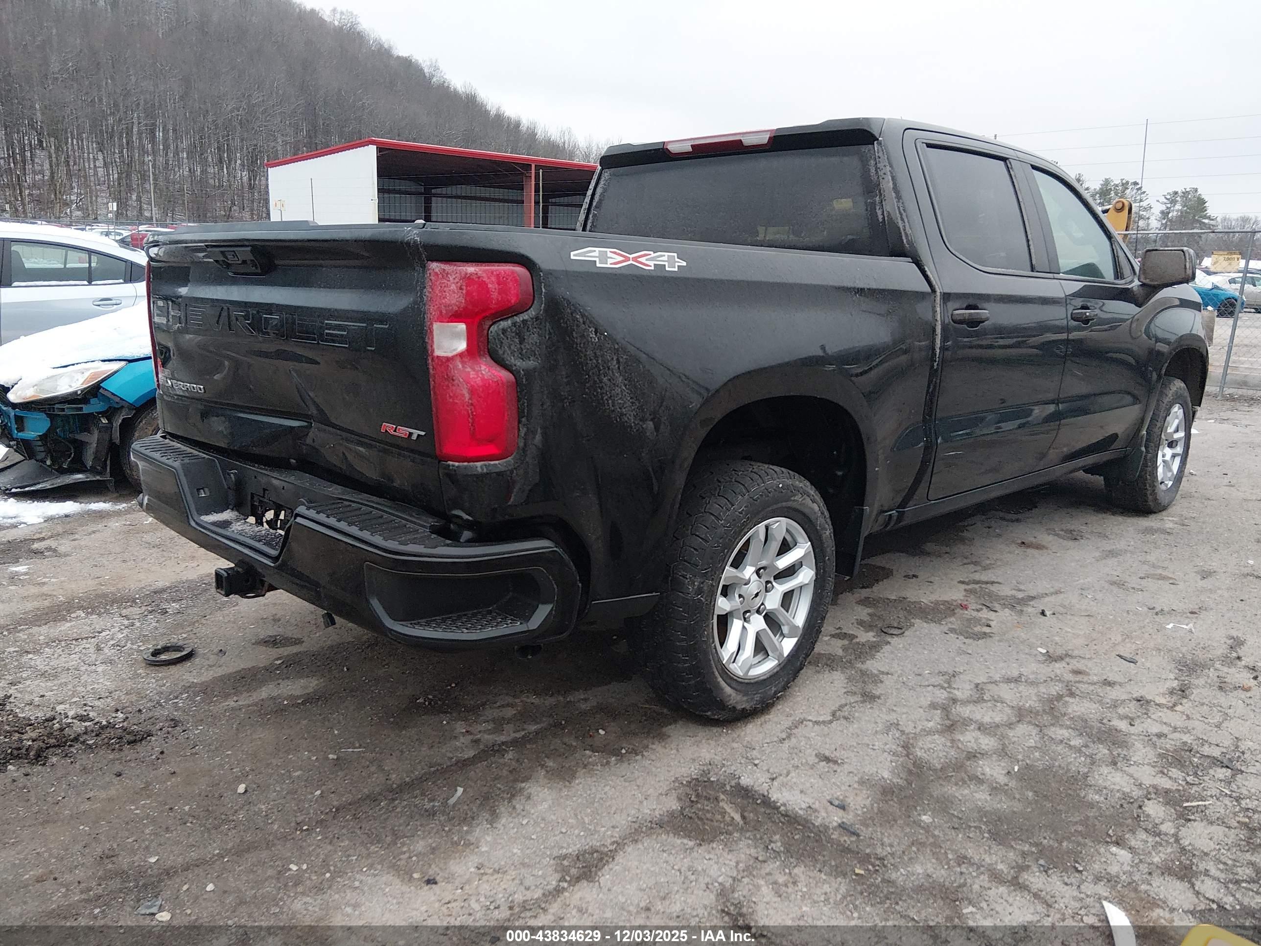 CHEVROLET SILVERADO image 4