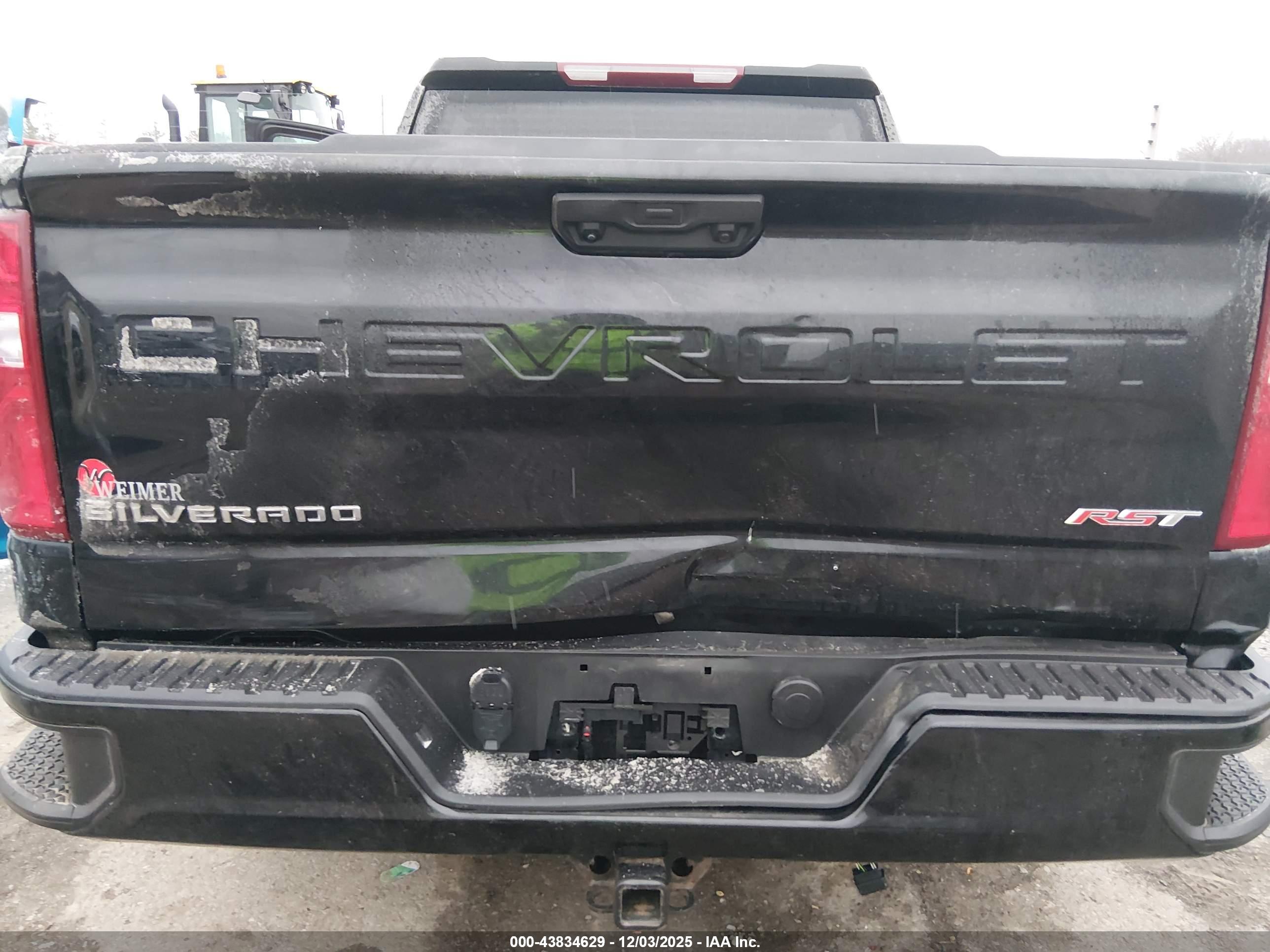 CHEVROLET SILVERADO image 6