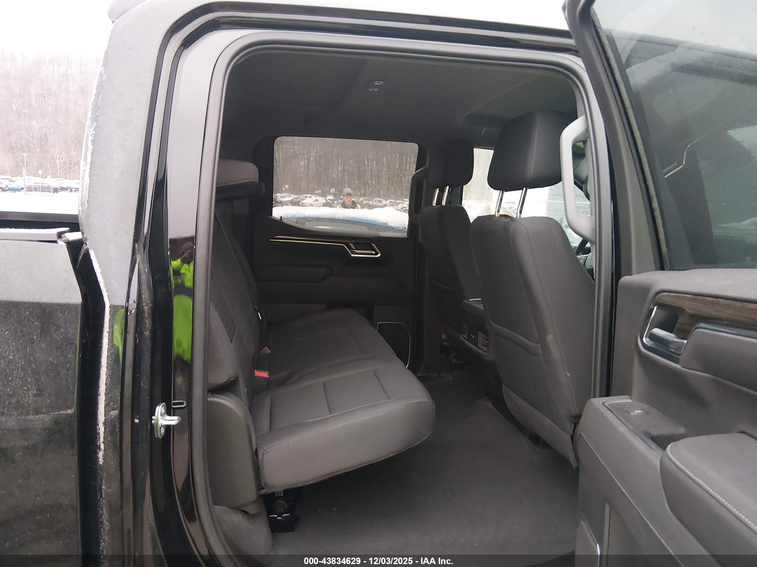 CHEVROLET SILVERADO image 8