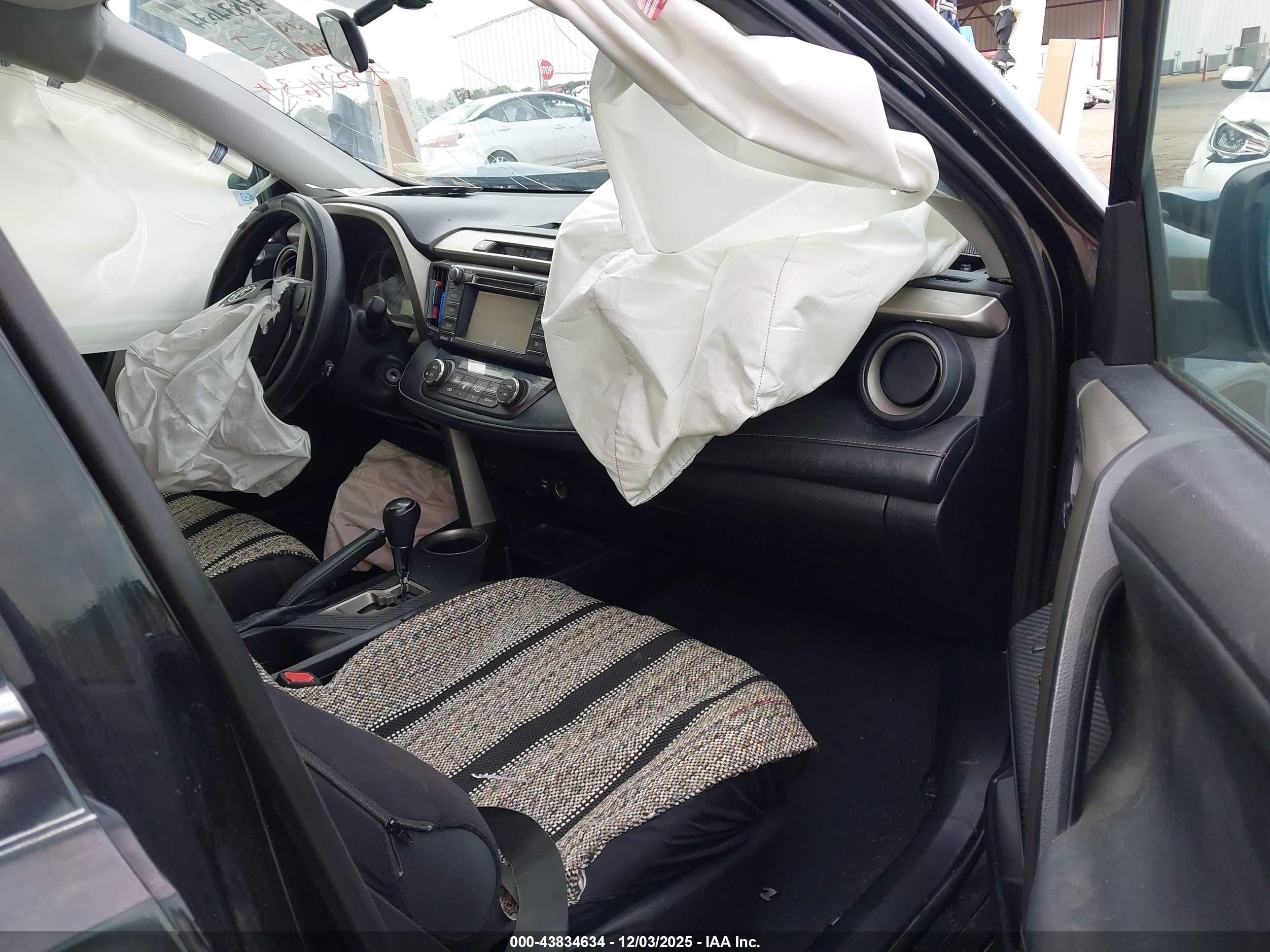TOYOTA RAV4 image 5