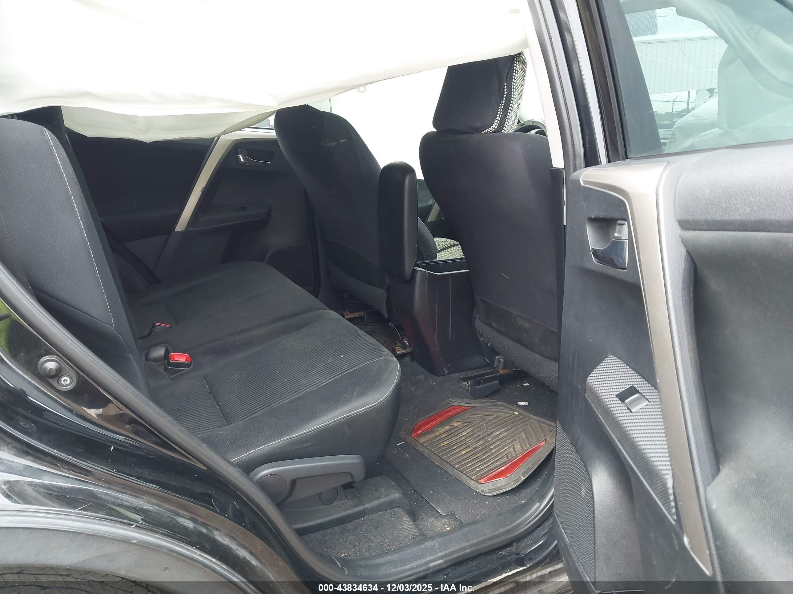 TOYOTA RAV4 image 8
