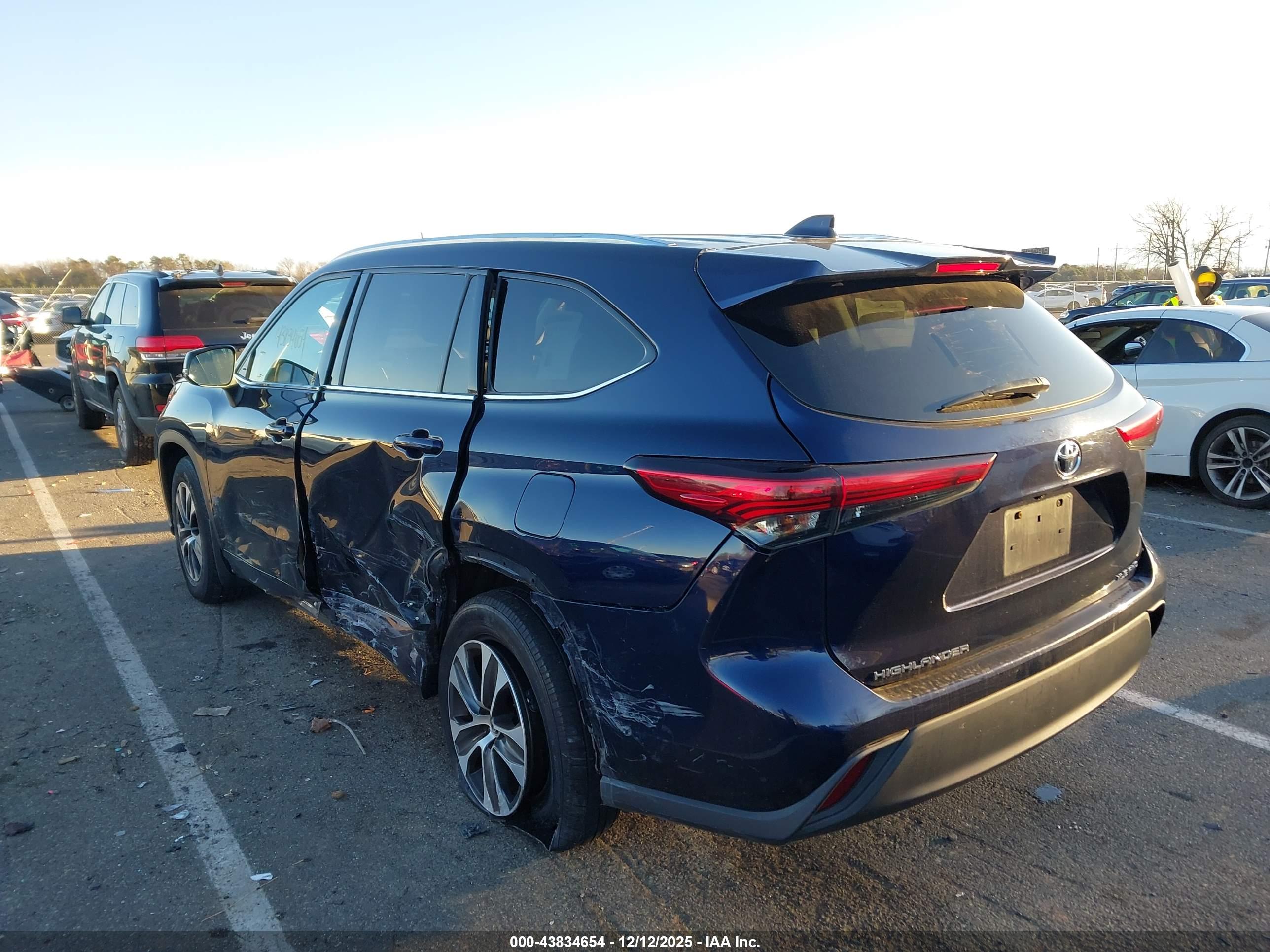 TOYOTA HIGHLANDER image 6