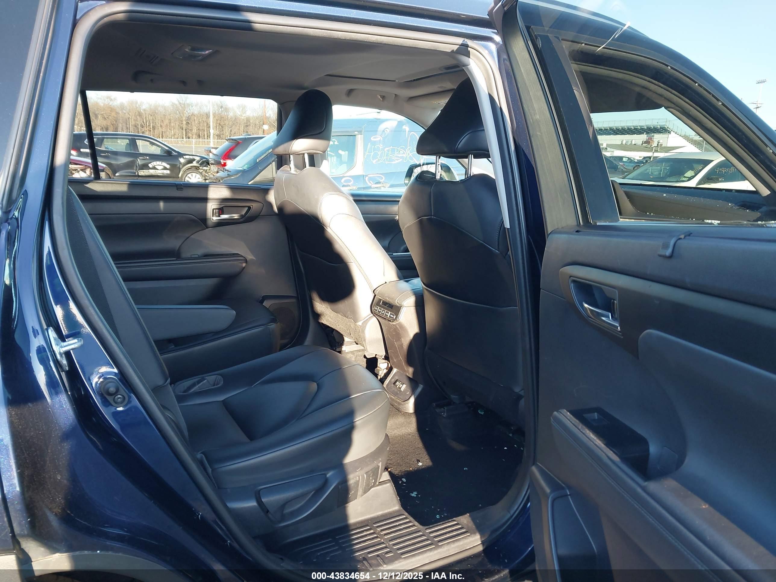 TOYOTA HIGHLANDER image 8