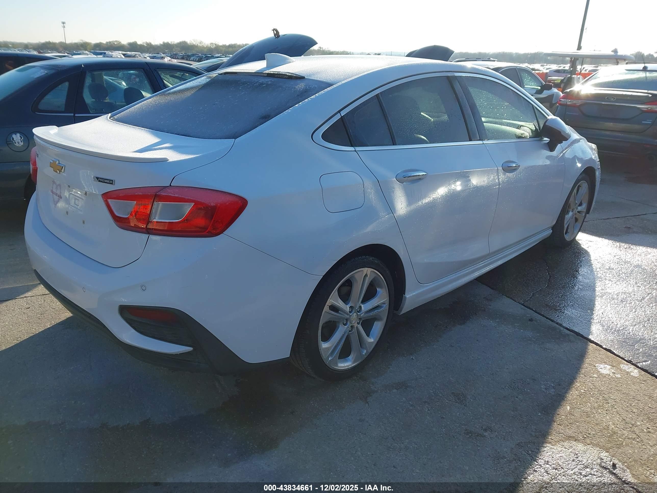CHEVROLET CRUZE image 4