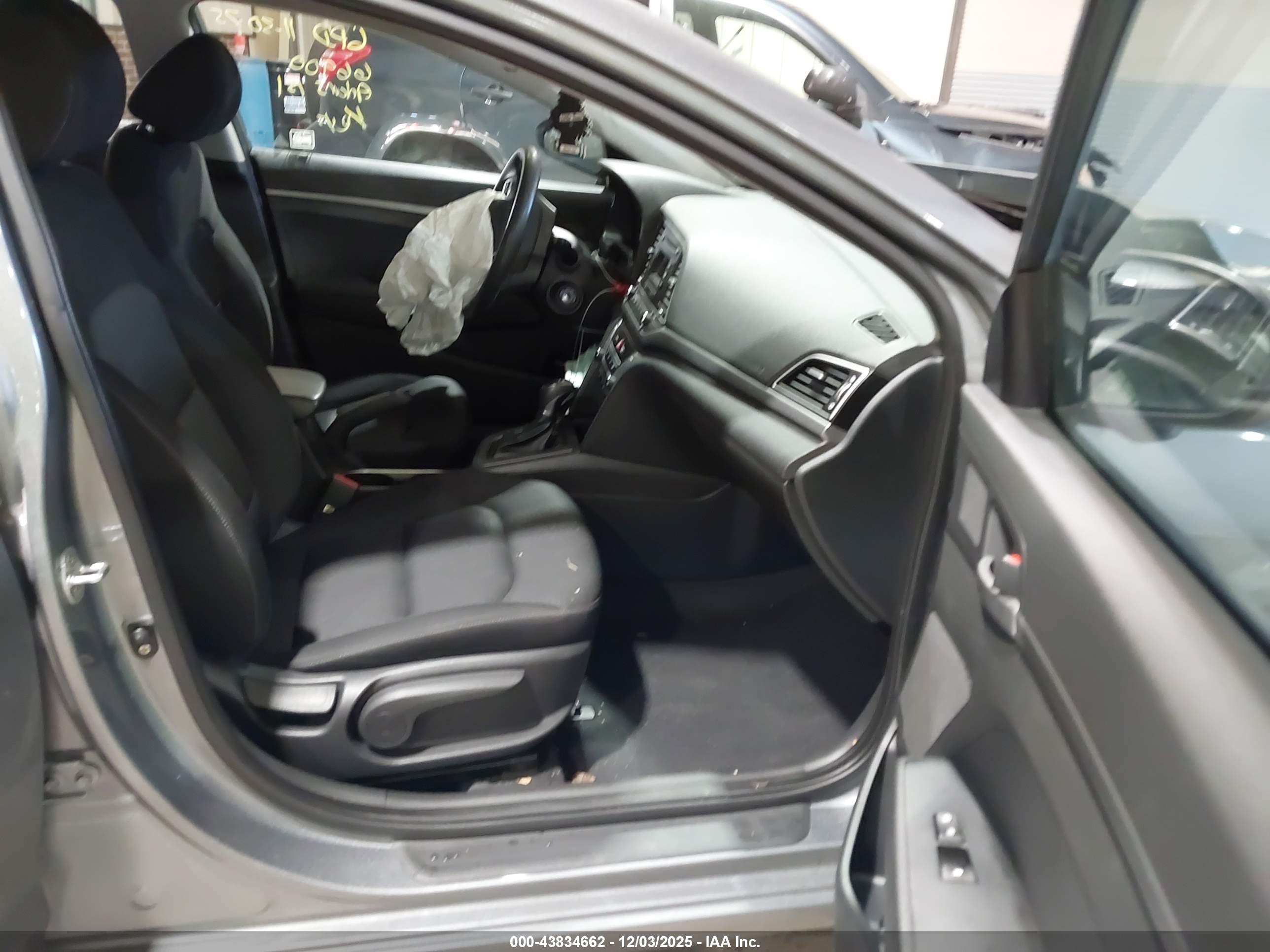 HYUNDAI ELANTRA image 5