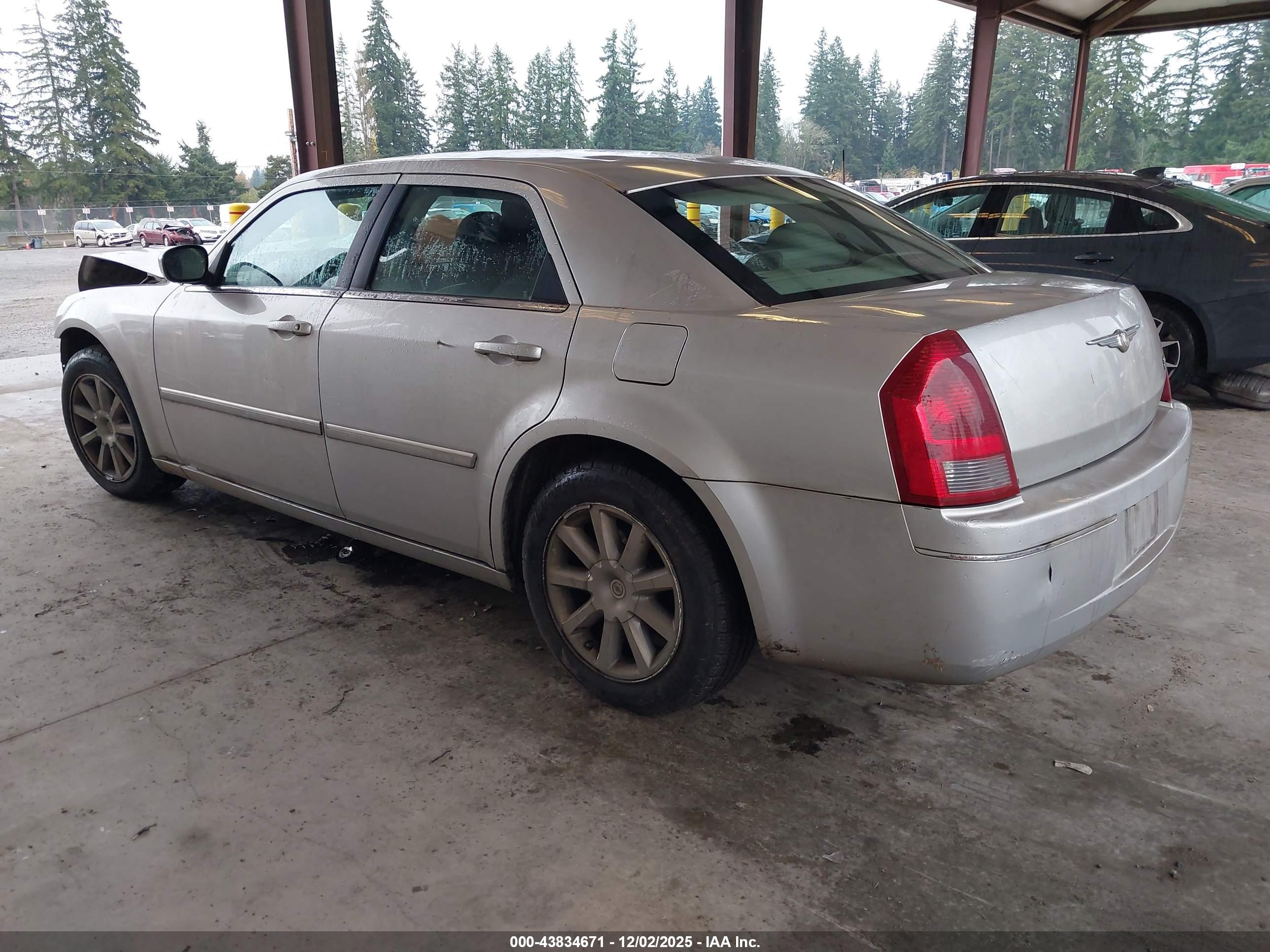 CHRYSLER 300 image 3