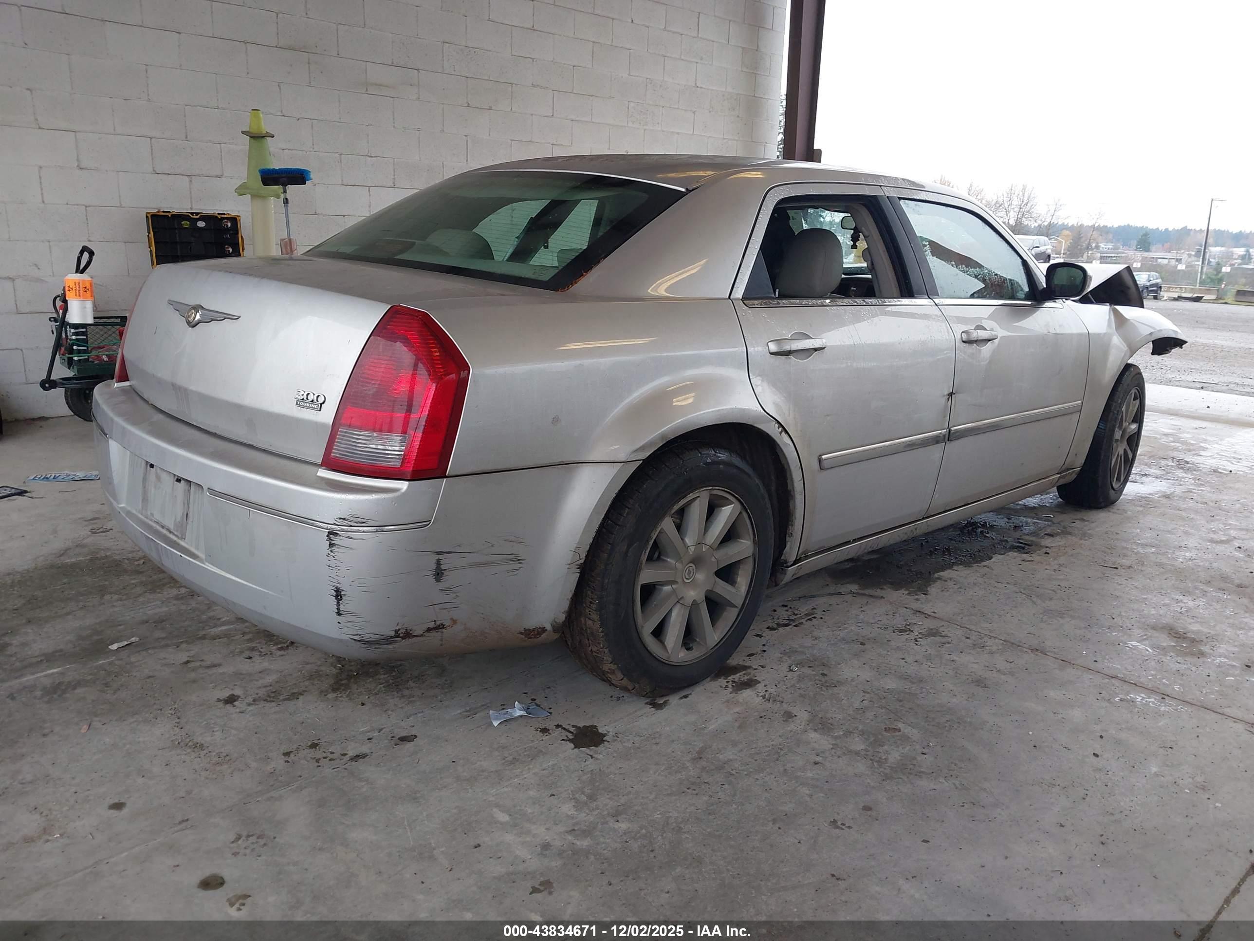 CHRYSLER 300 image 4