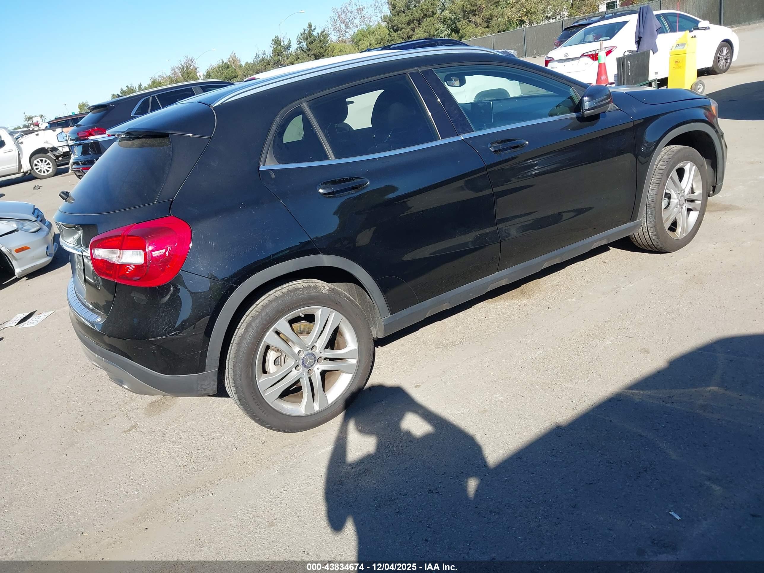 MERCEDES-BENZ GLA image 4