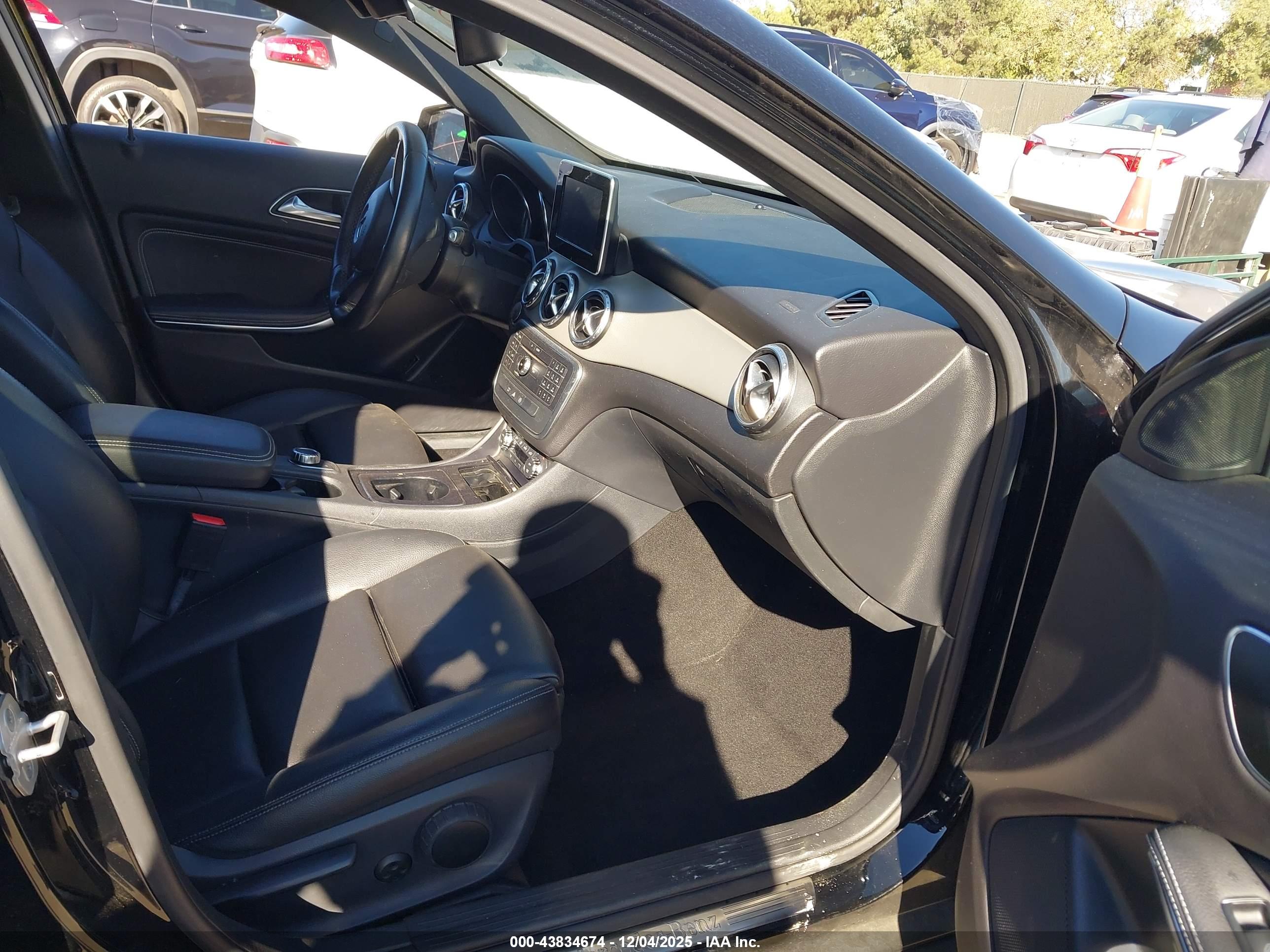 MERCEDES-BENZ GLA image 5