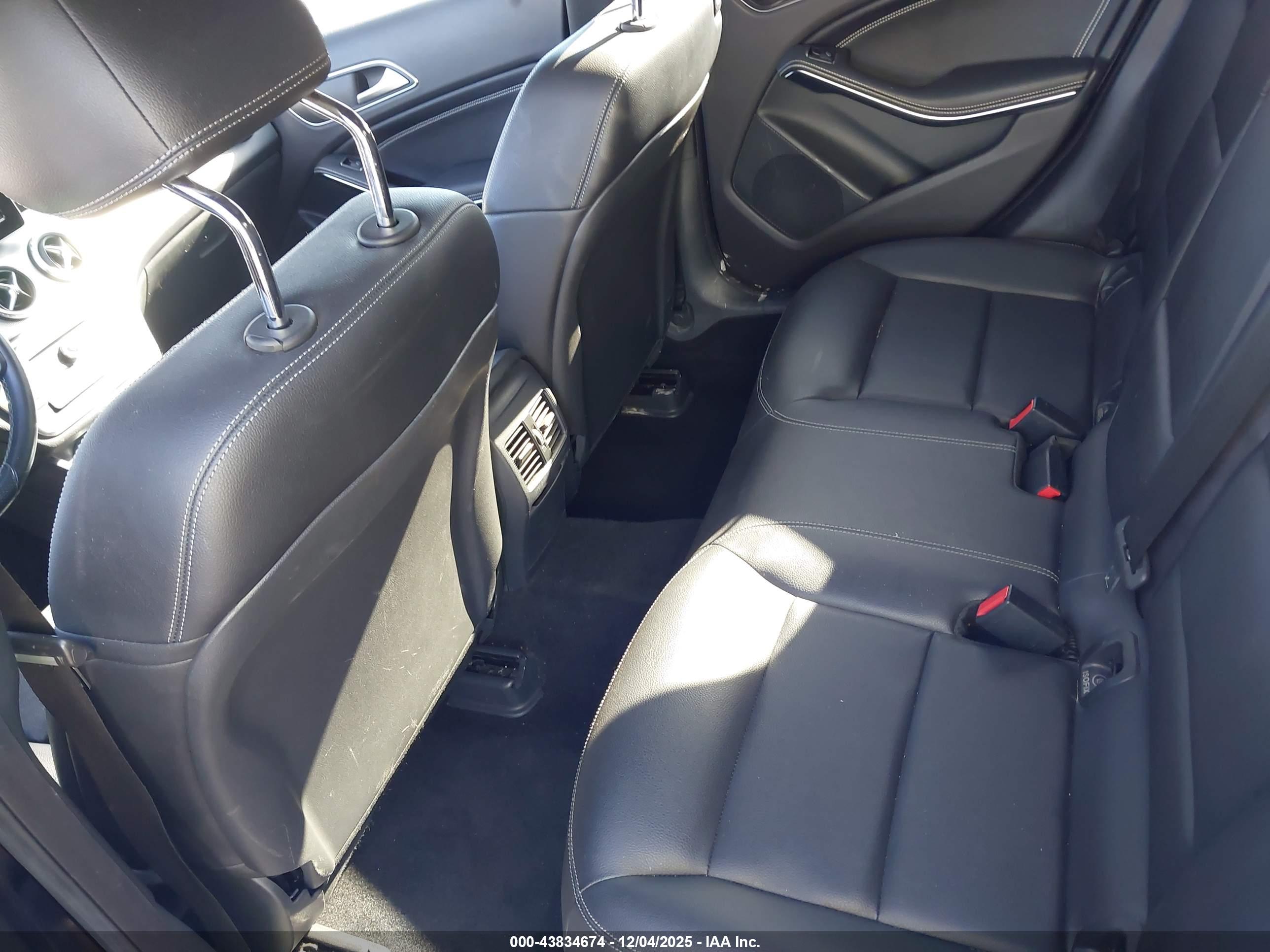 MERCEDES-BENZ GLA image 8