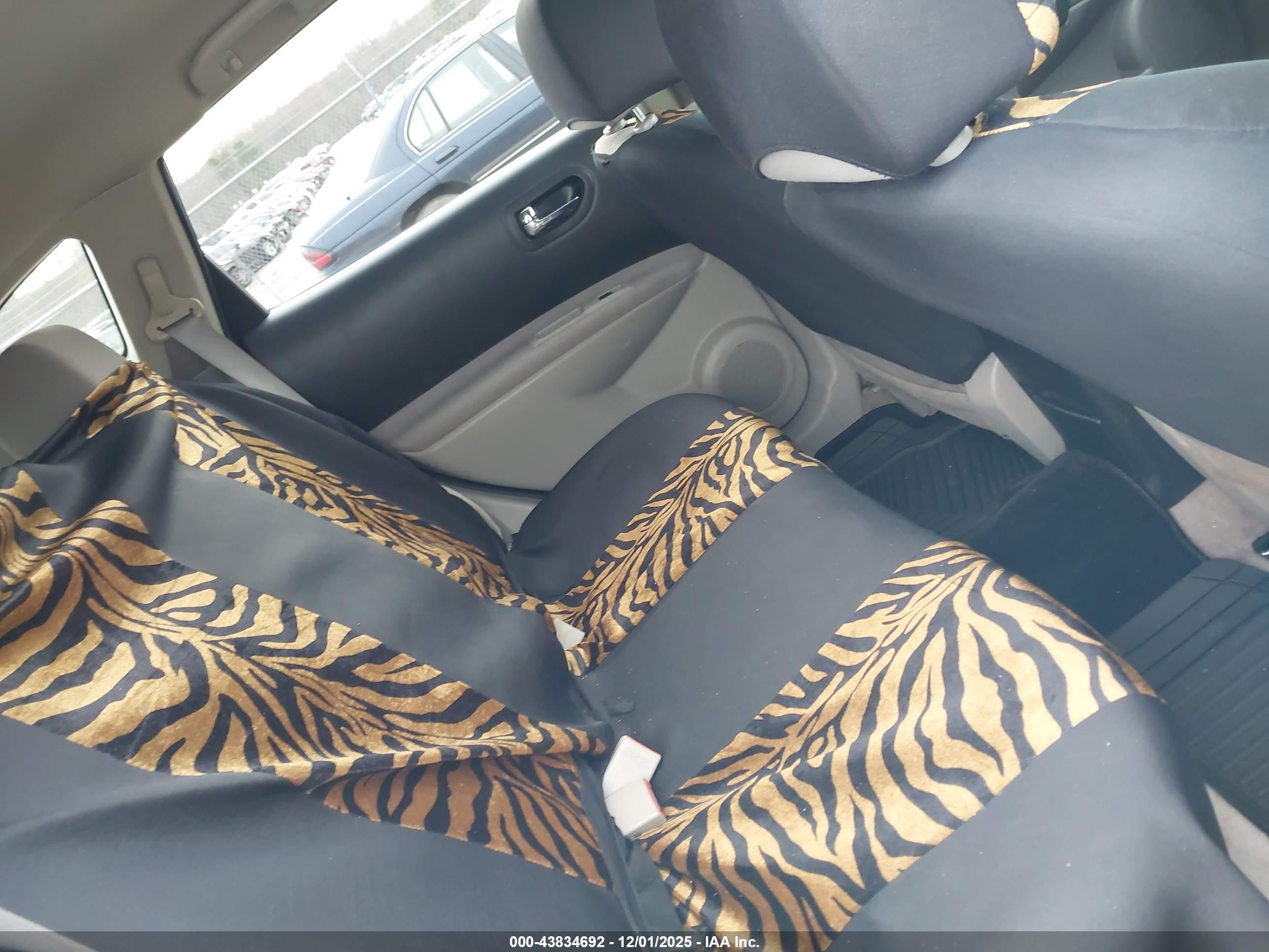 NISSAN ROGUE image 8