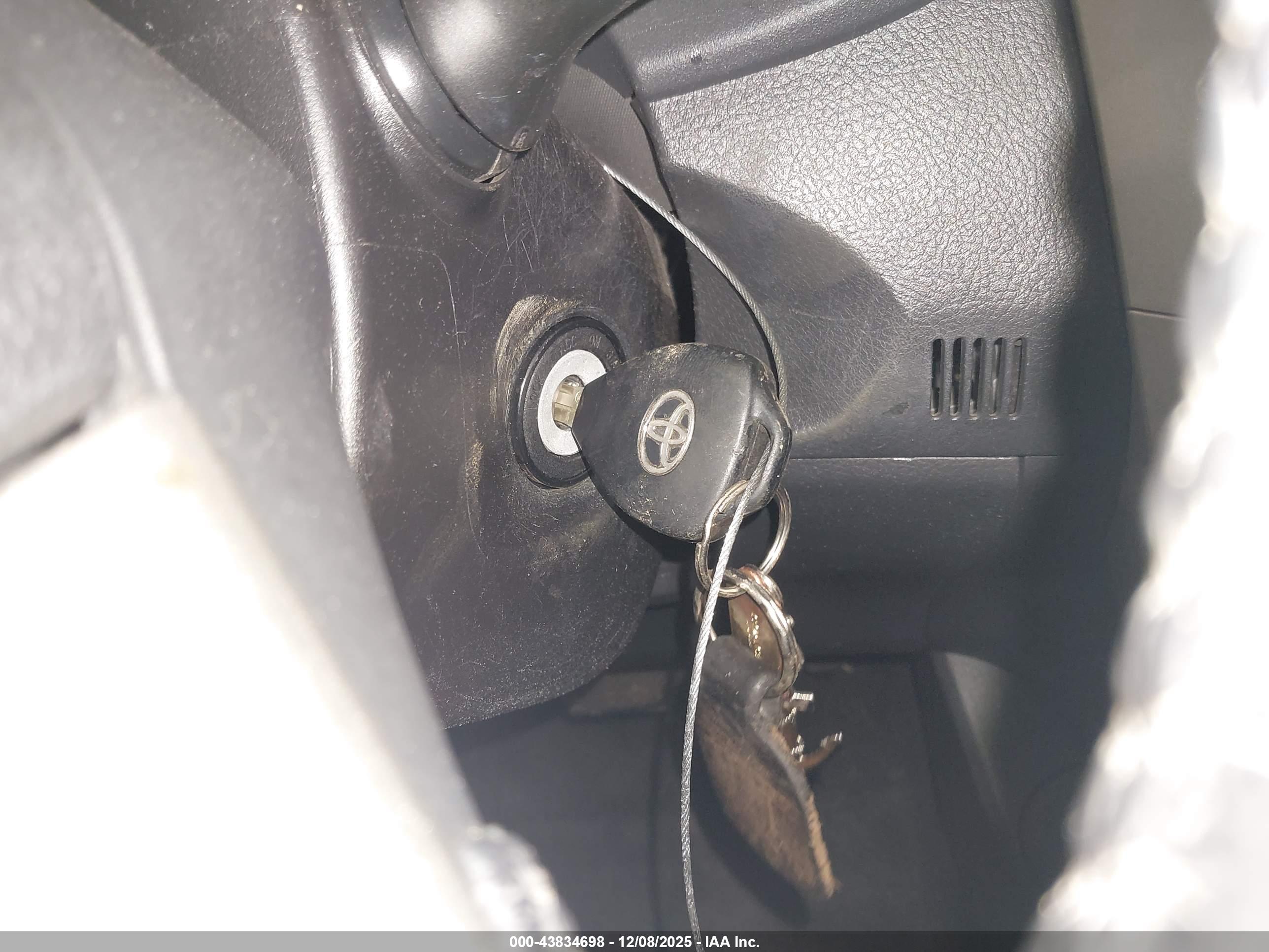 TOYOTA COROLLA image 11