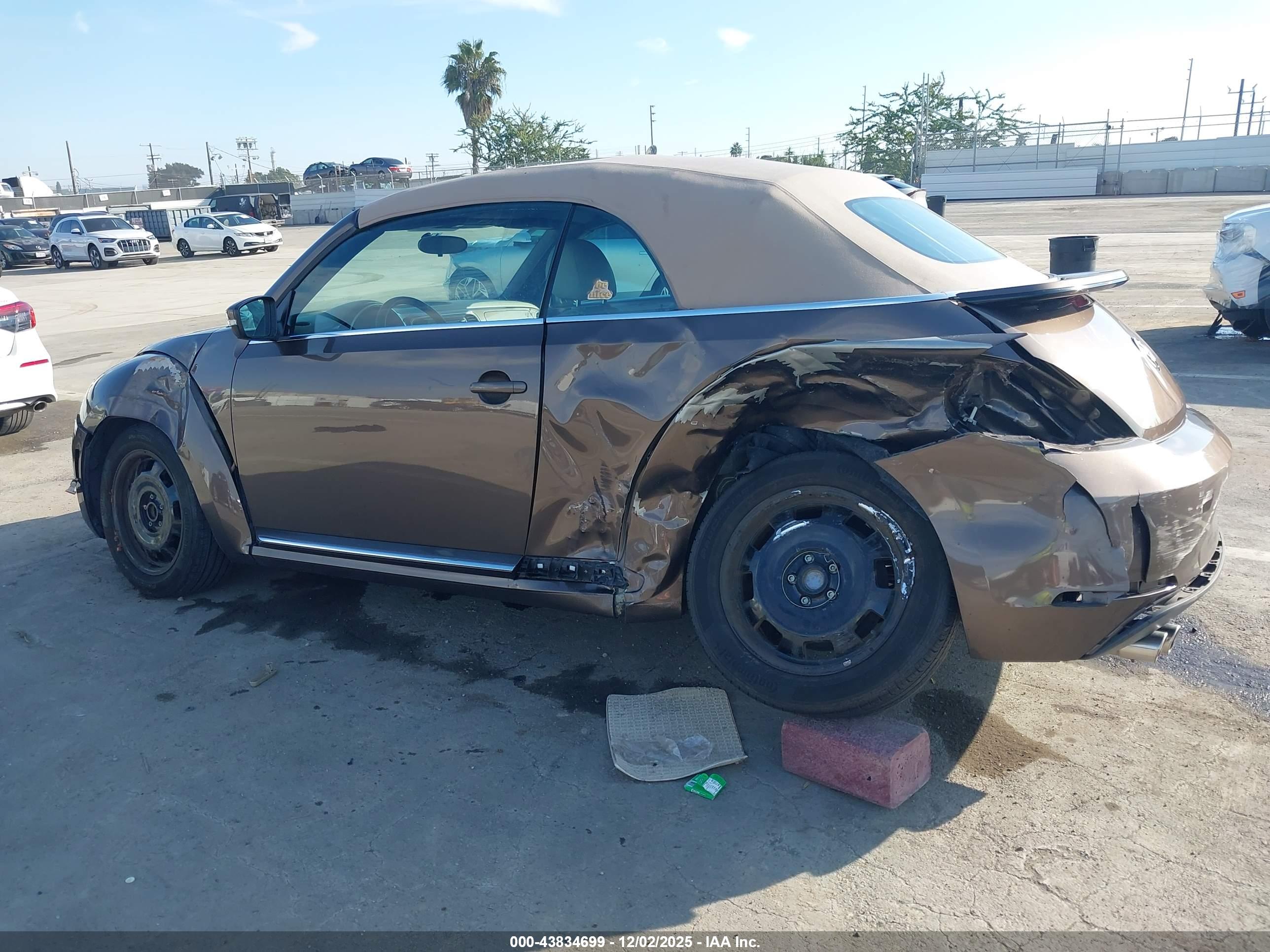 VOLKSWAGEN BEETLE image 6