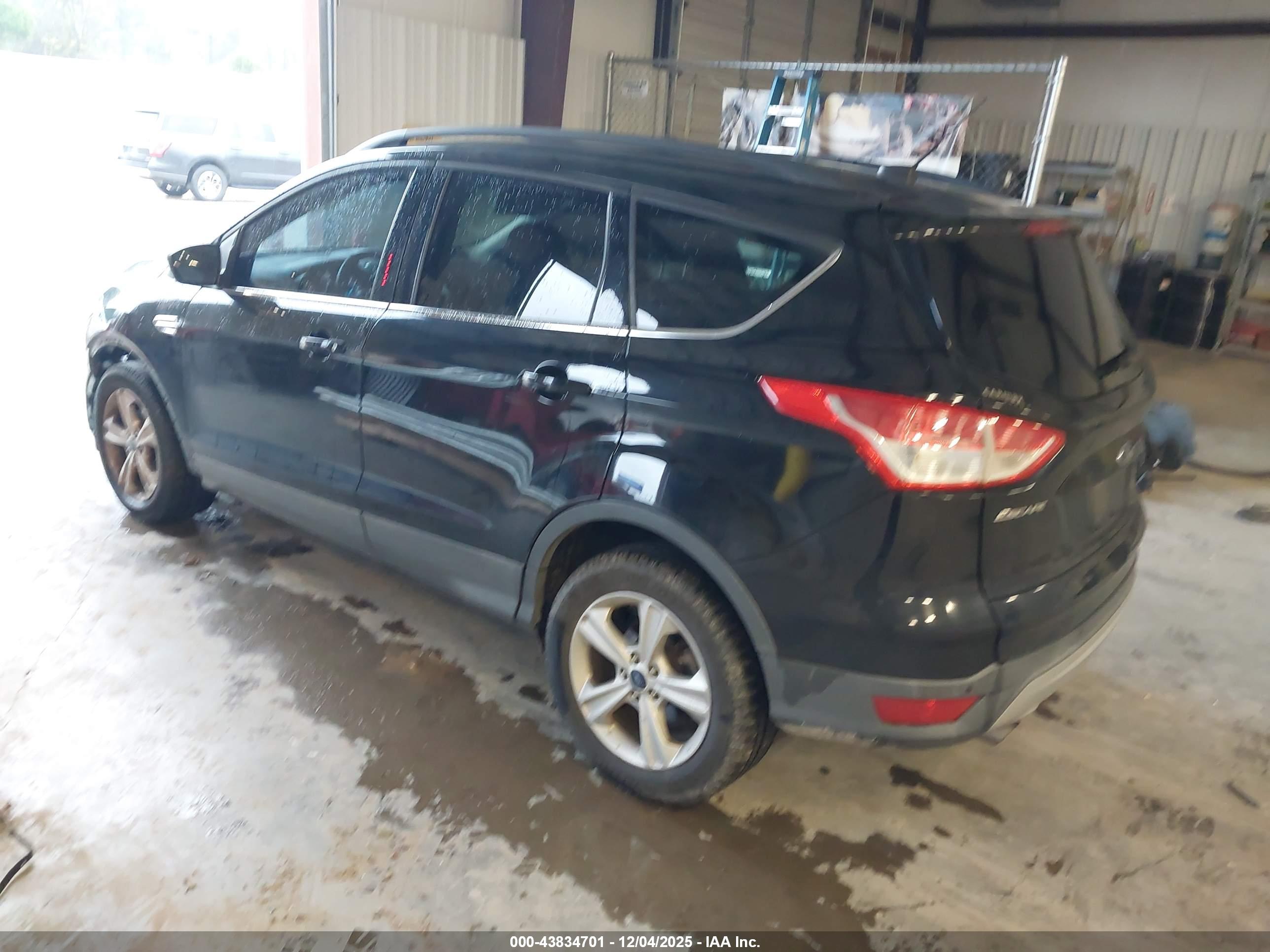 FORD ESCAPE image 3