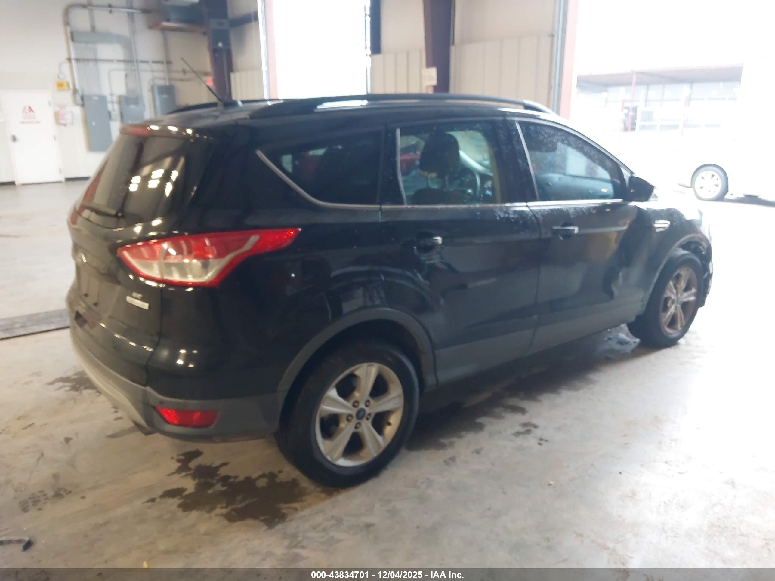 FORD ESCAPE image 4