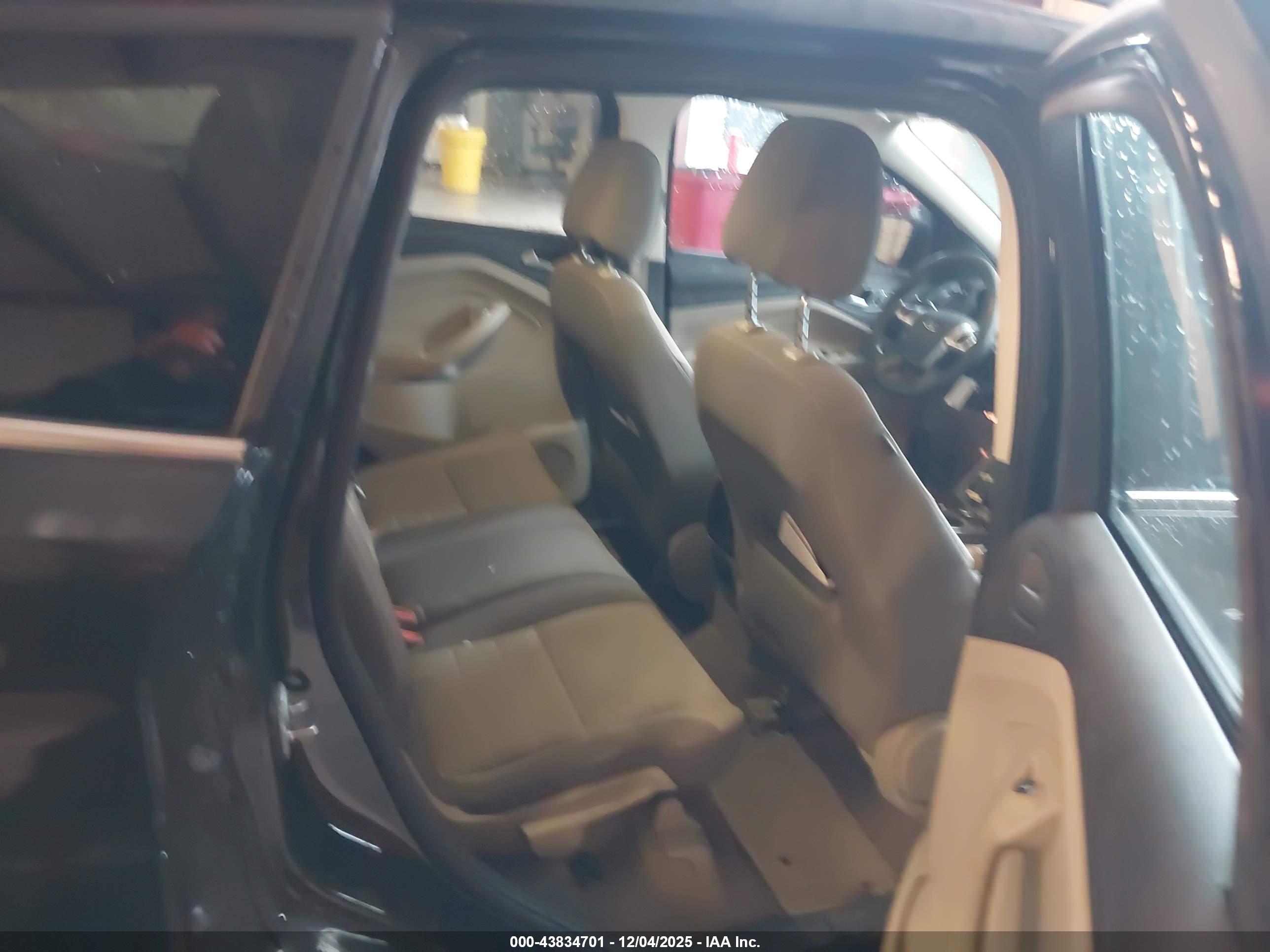 FORD ESCAPE image 8