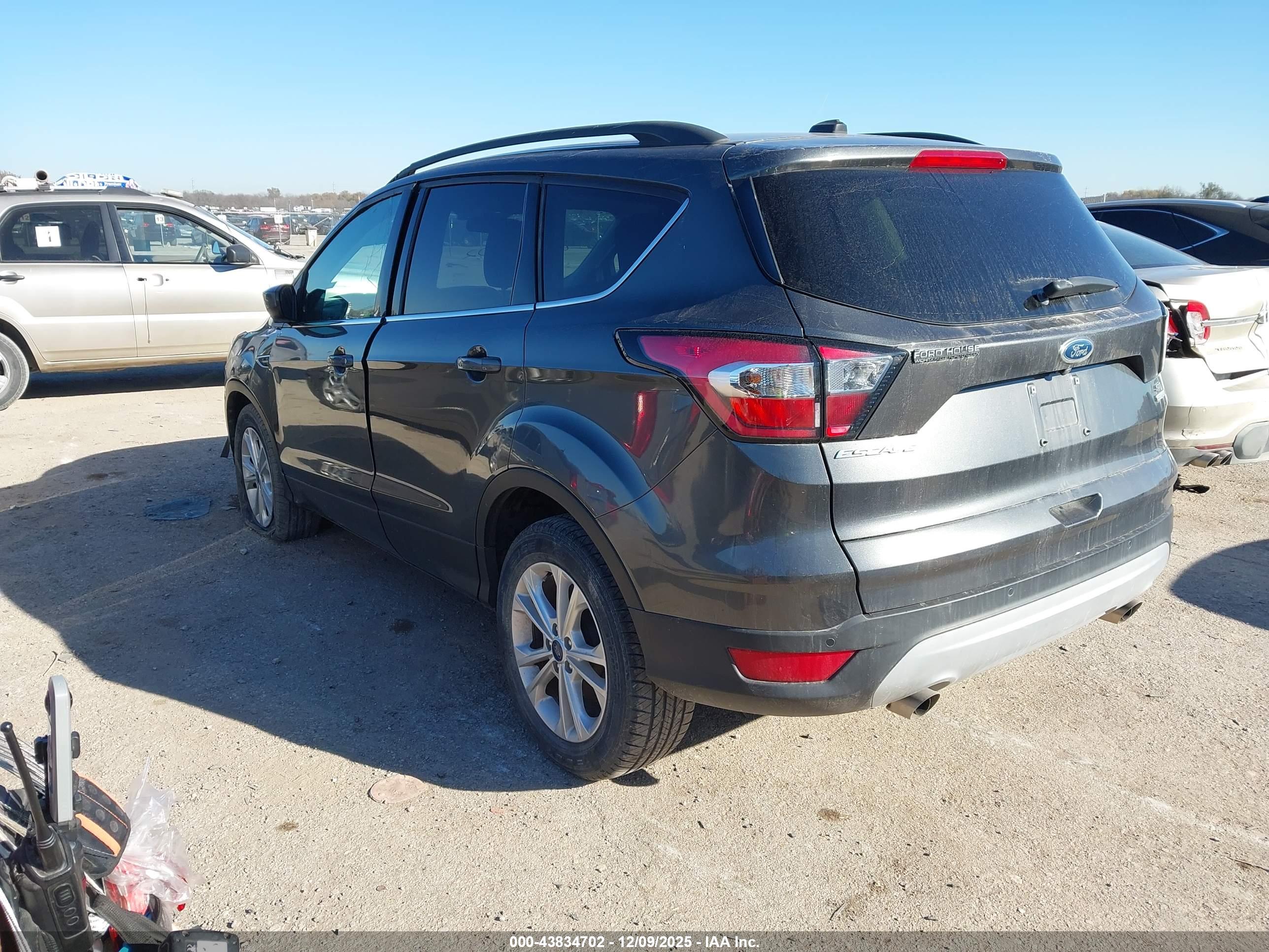 FORD ESCAPE image 3