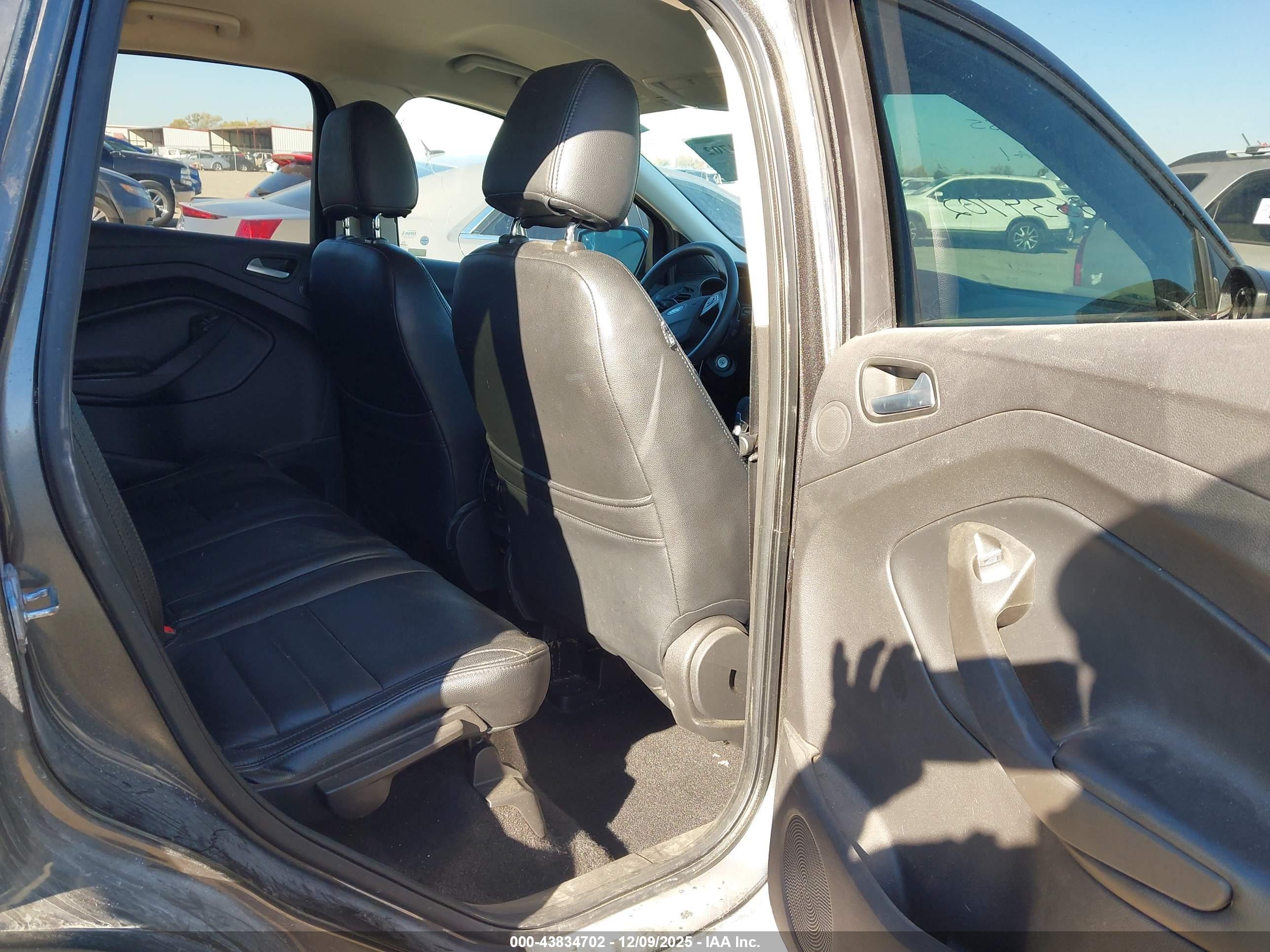 FORD ESCAPE image 8