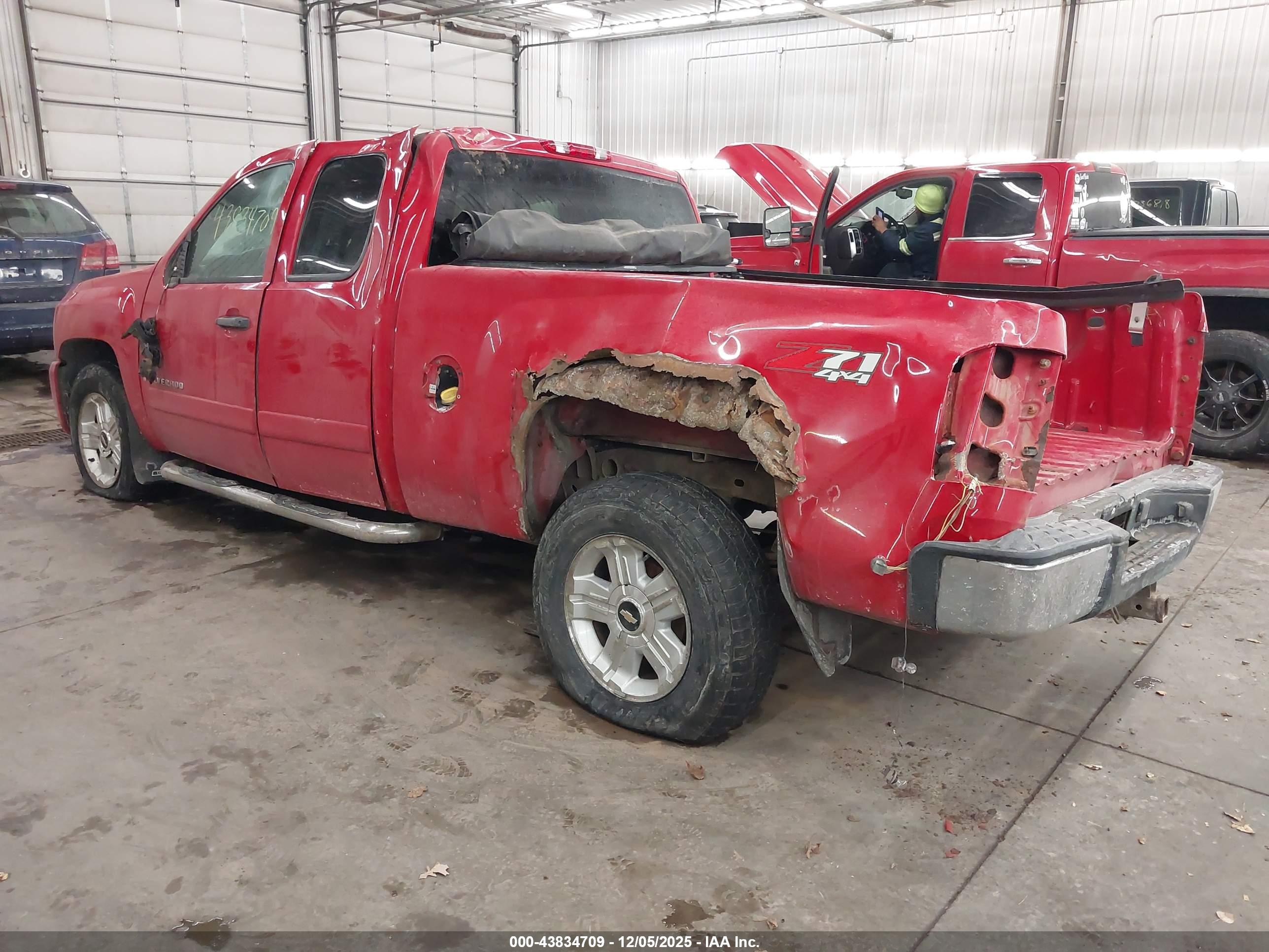 CHEVROLET SILVERADO image 3