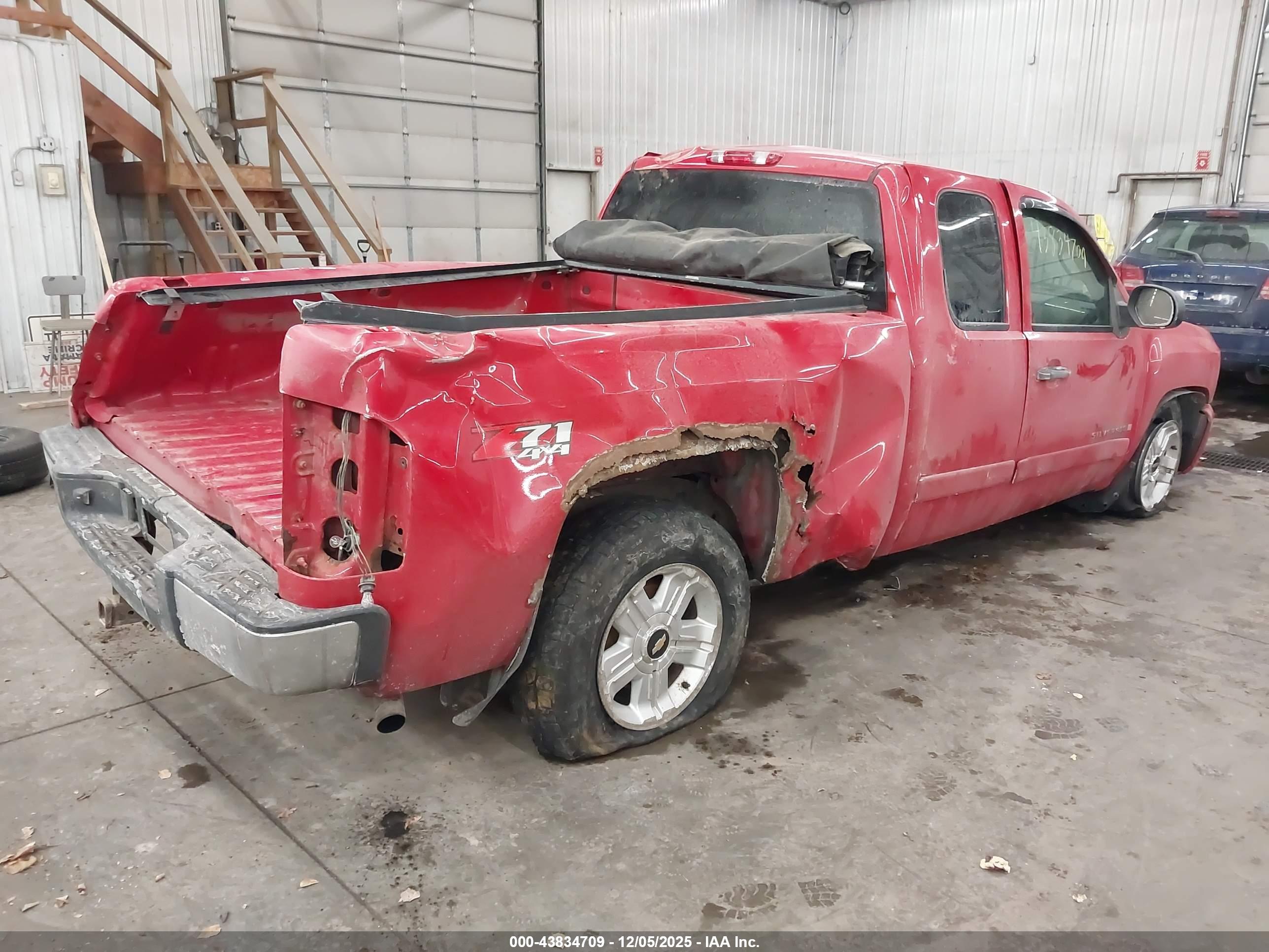 CHEVROLET SILVERADO image 4