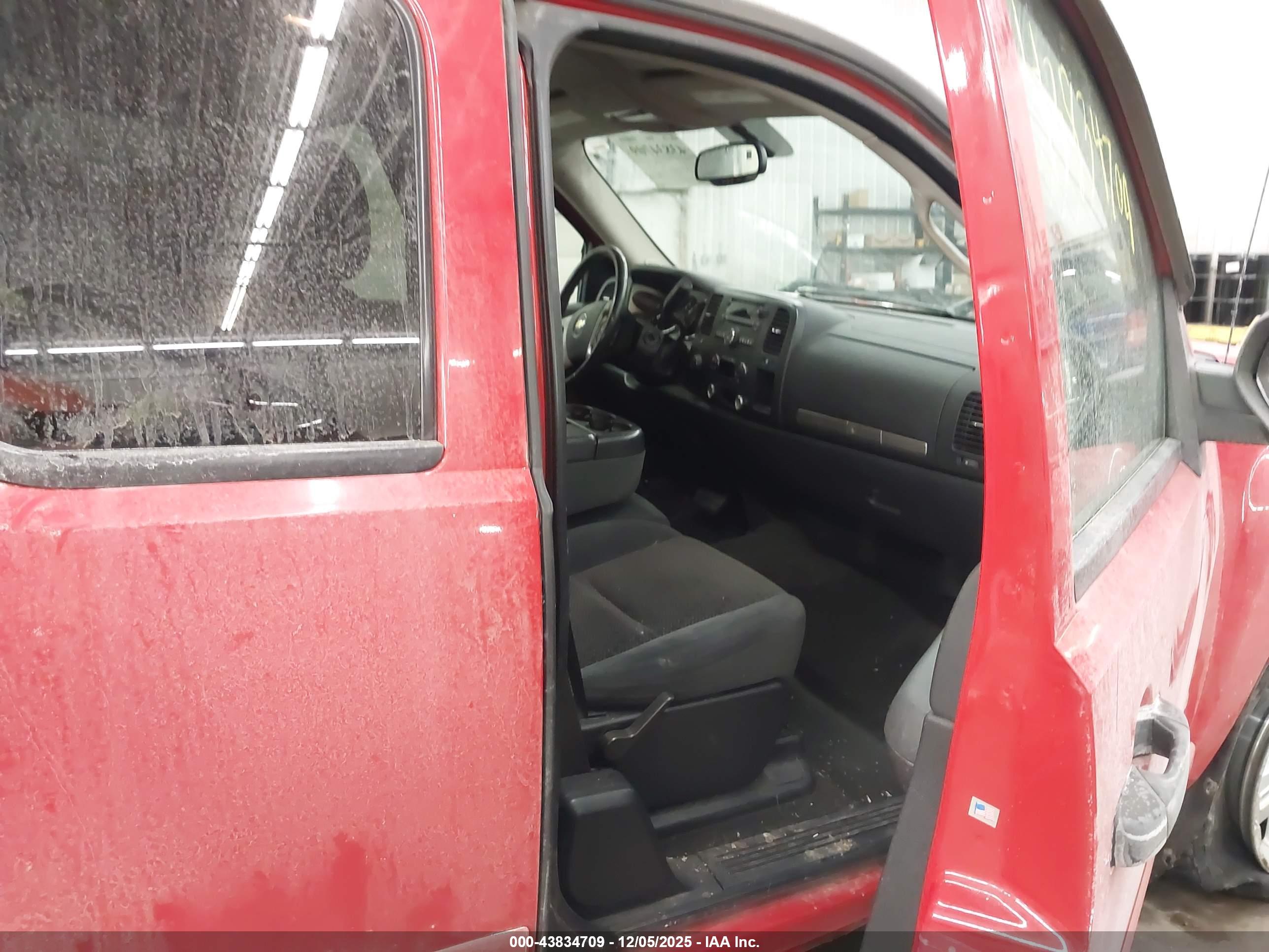 CHEVROLET SILVERADO image 5